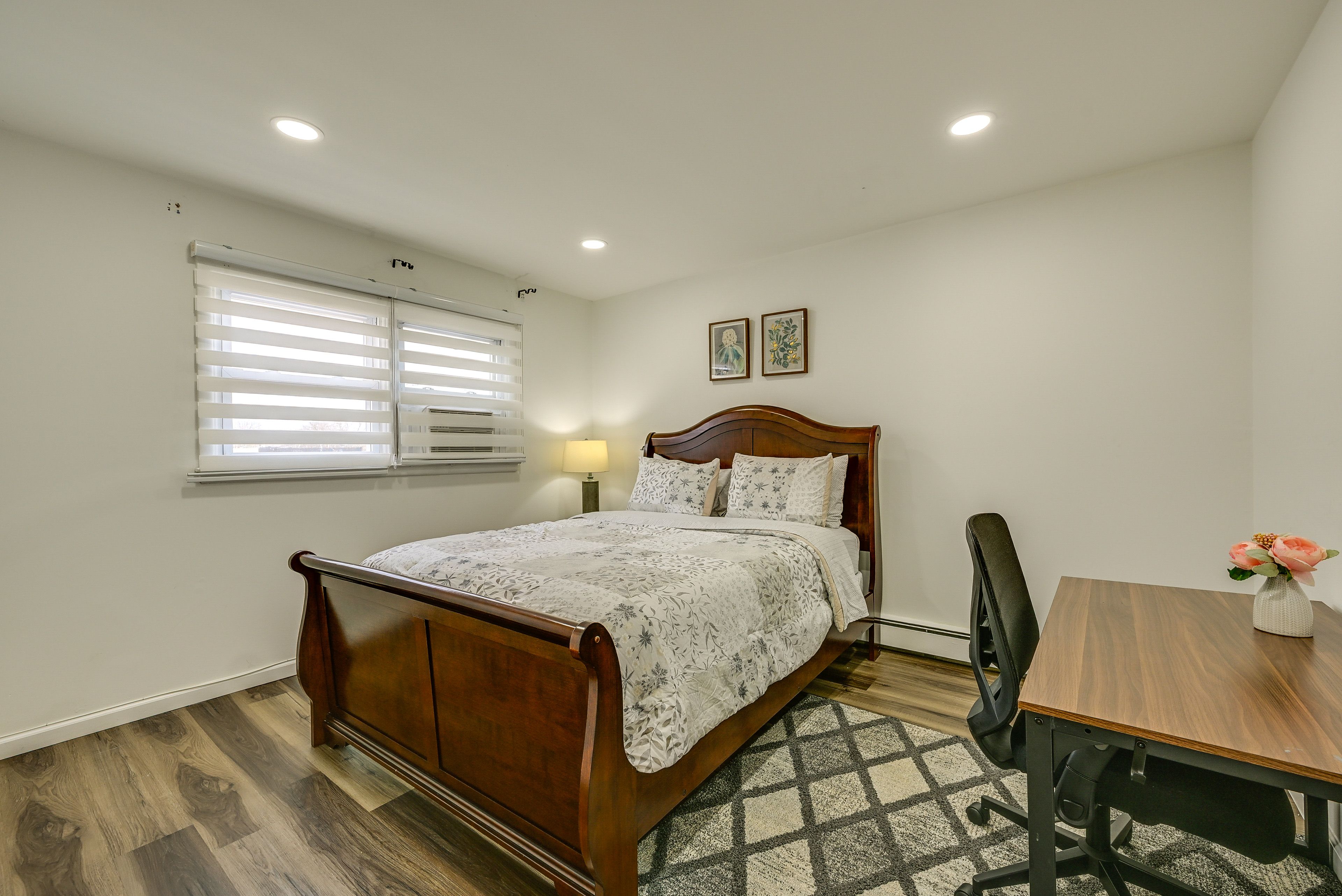 Bedroom 1 | Queen Bed