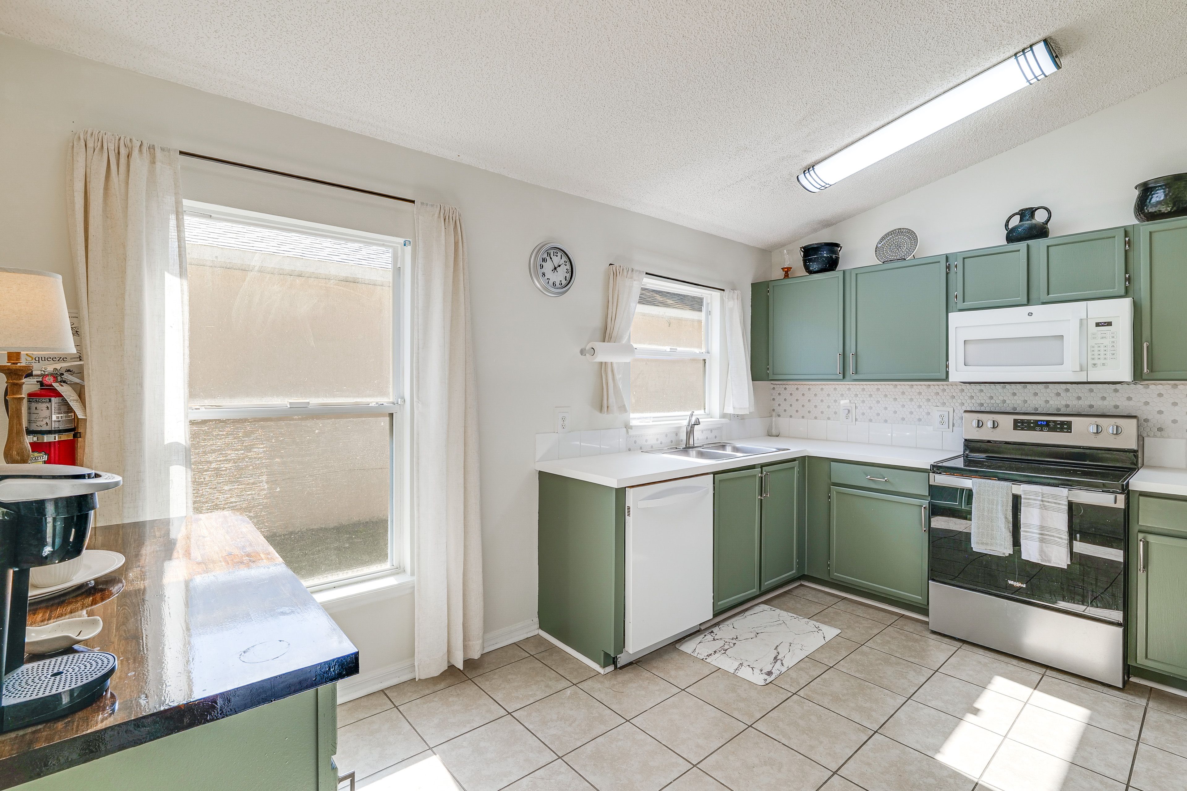 Kitchen | Dishwasher | Microwave