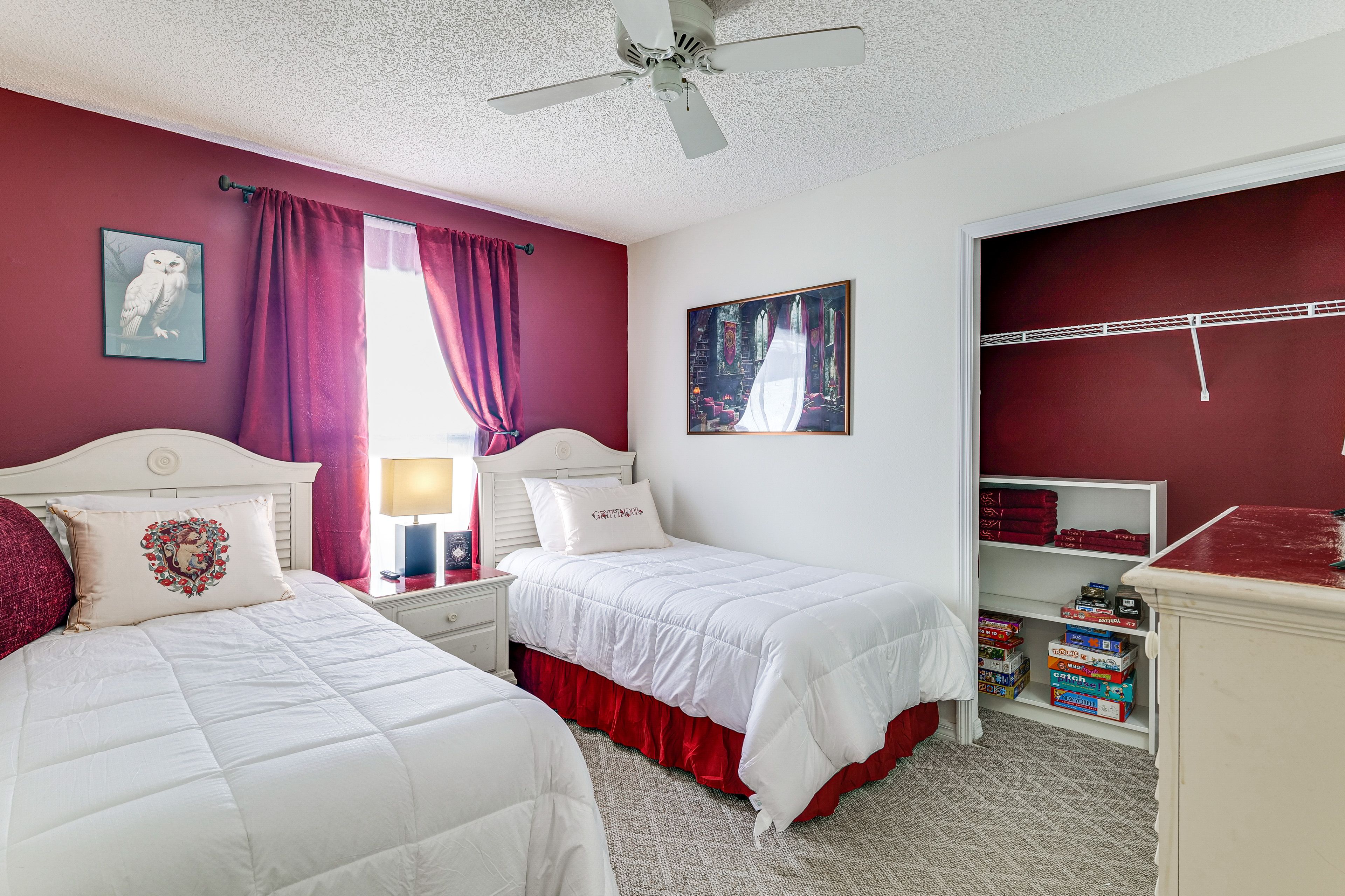 Bedroom 5 (Gryffindor) | 2 Twin Beds