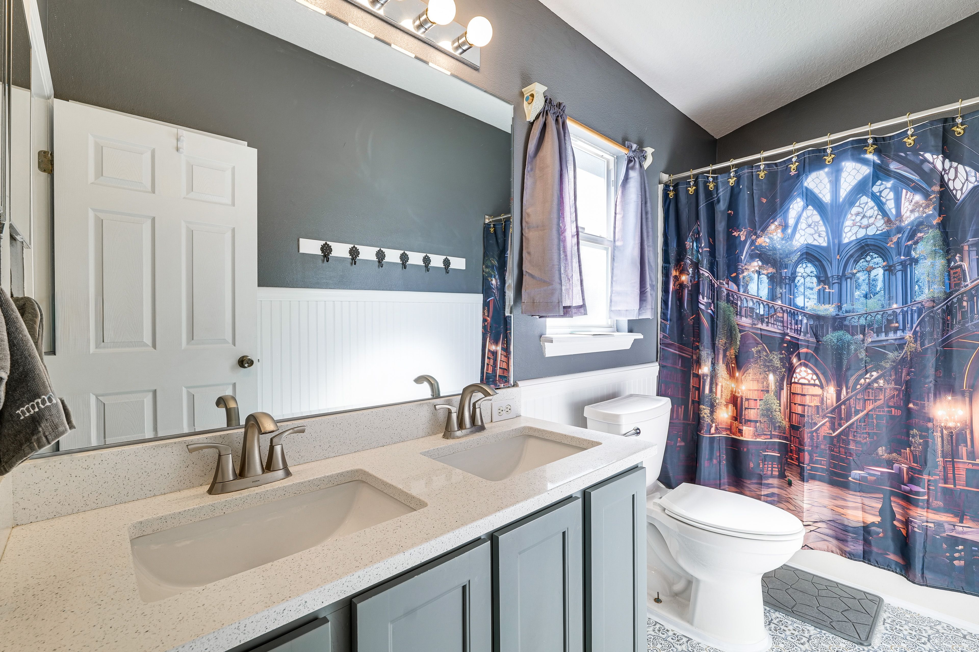 Full Bathroom | Complimentary Toiletries | Towels Provided