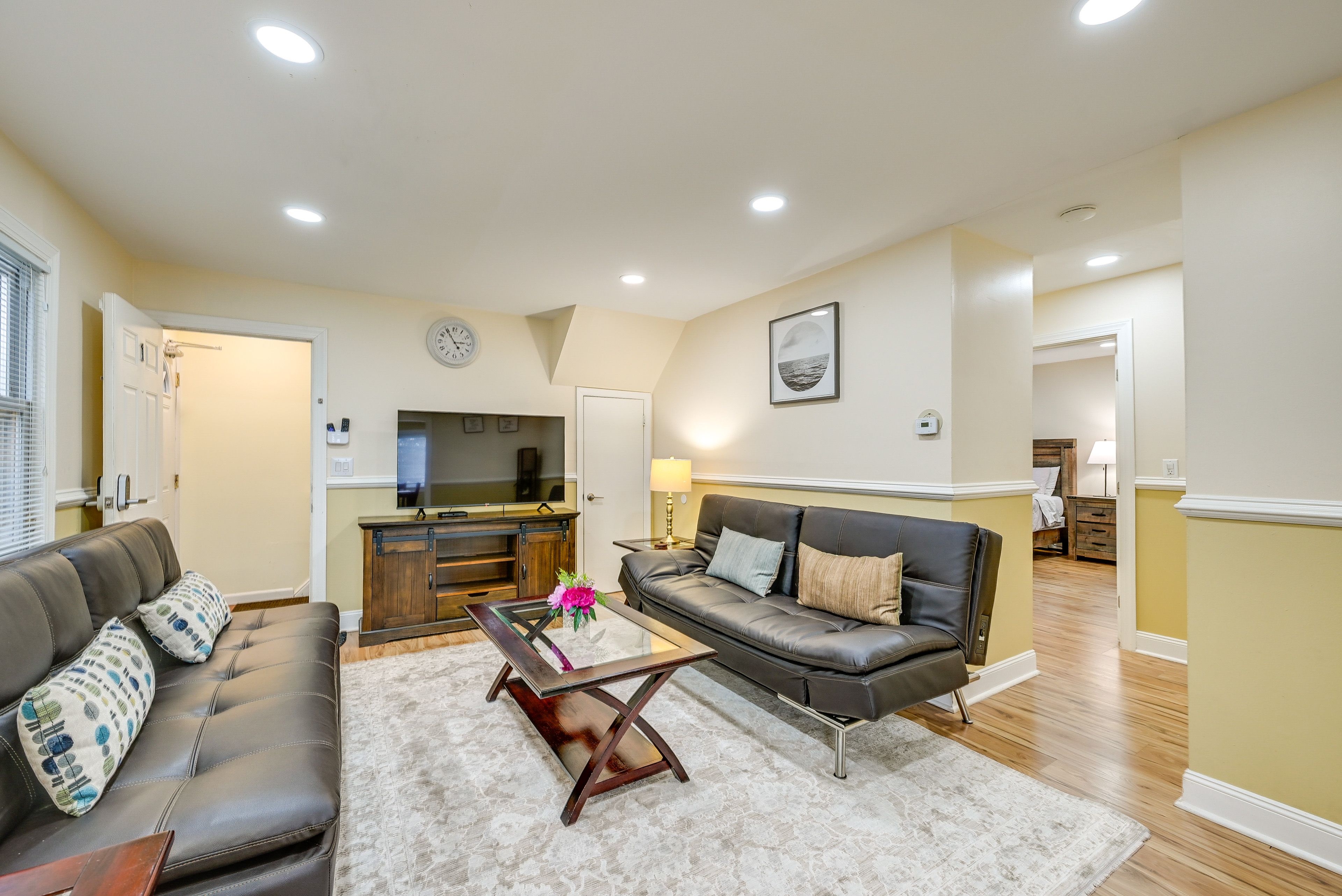 Jersey City Vacation Rental | 2BR | 1BA | Stairs Required | 1,000 Sq Ft