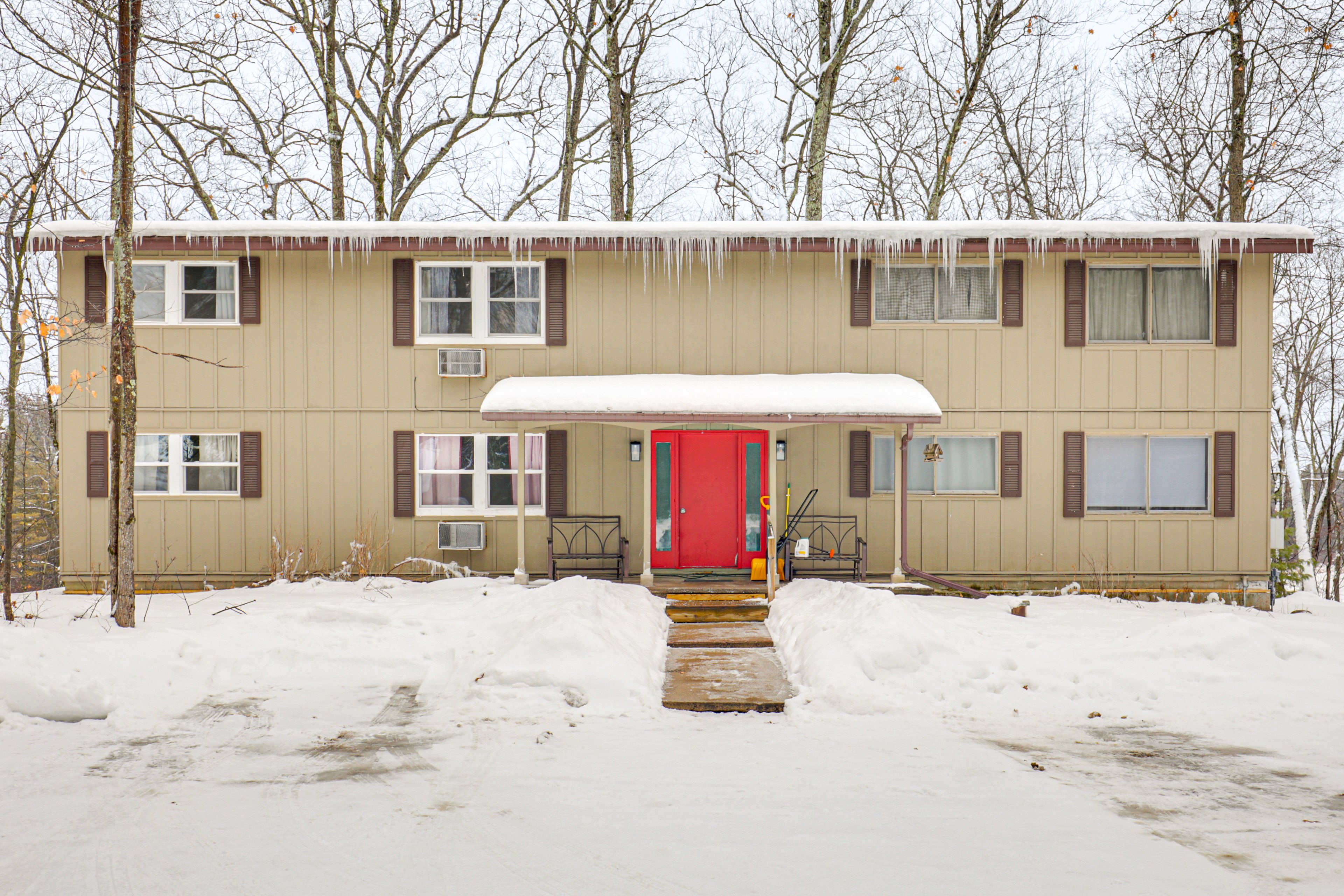 Parking | Driveway (2 Vehicles) | Addt'l Parking Upon Request