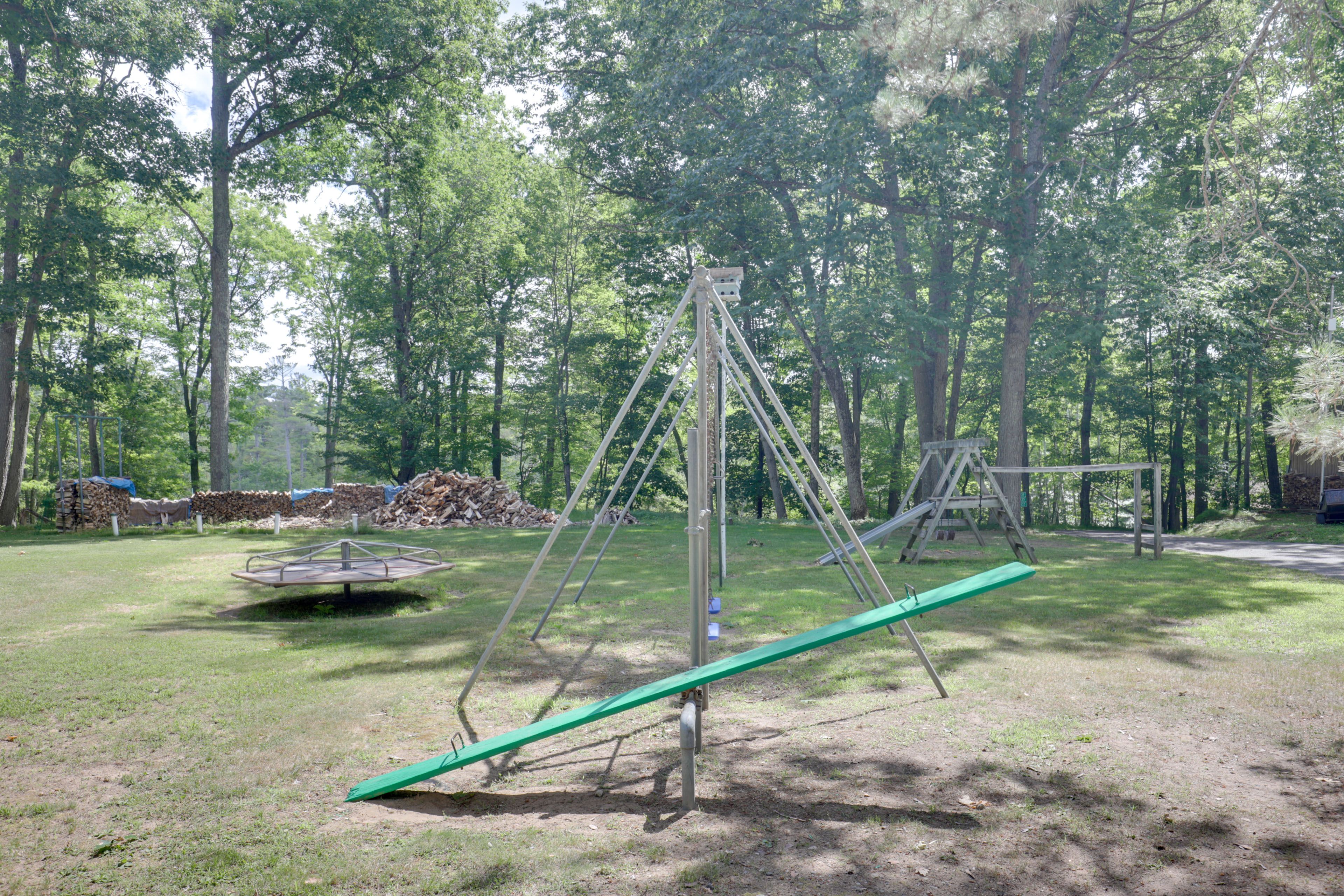 Merrydale Resort | Community Amenities | George Lake Access