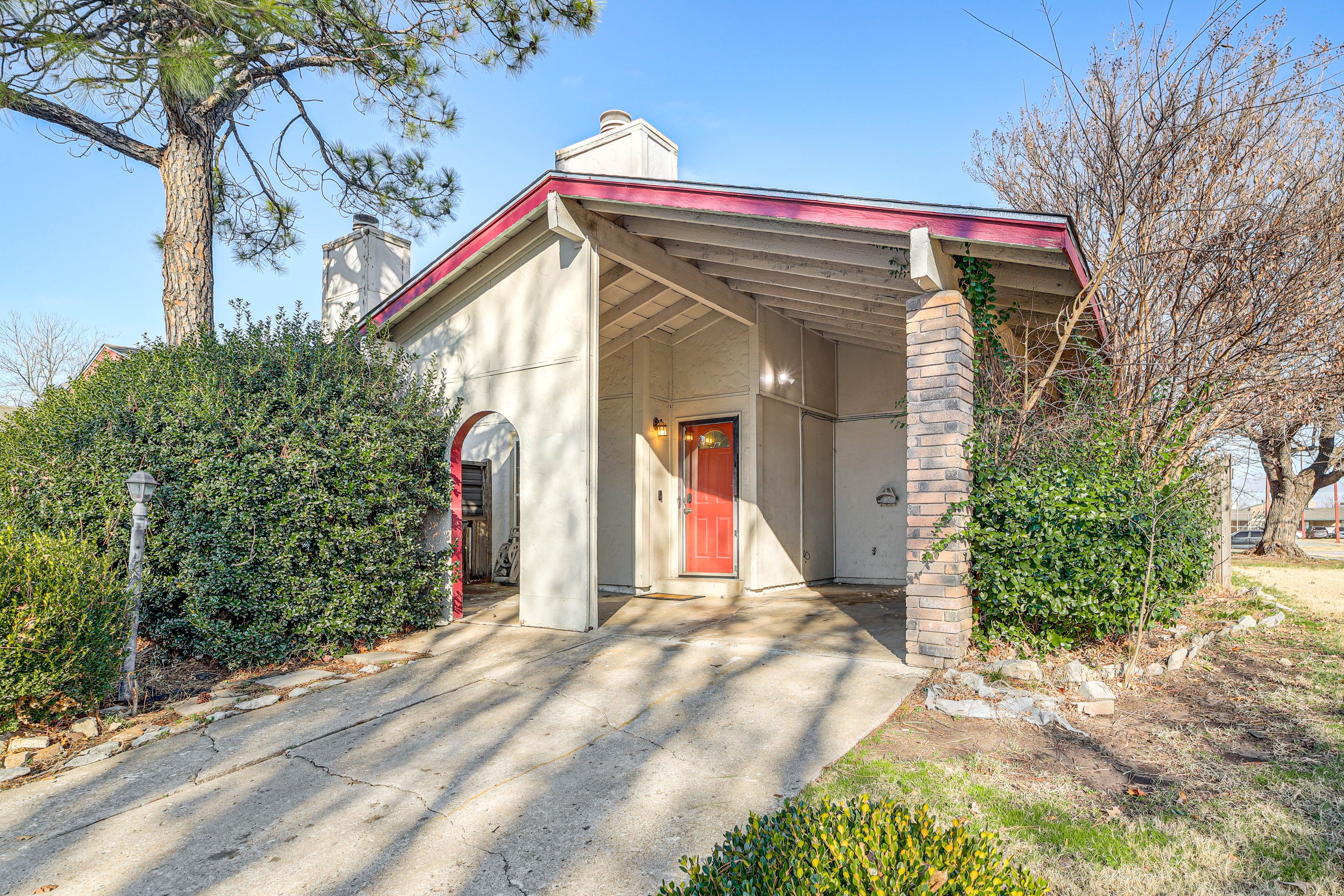 Parking | Driveway (2 Vehicles) | Street Parking (1 Vehicles)