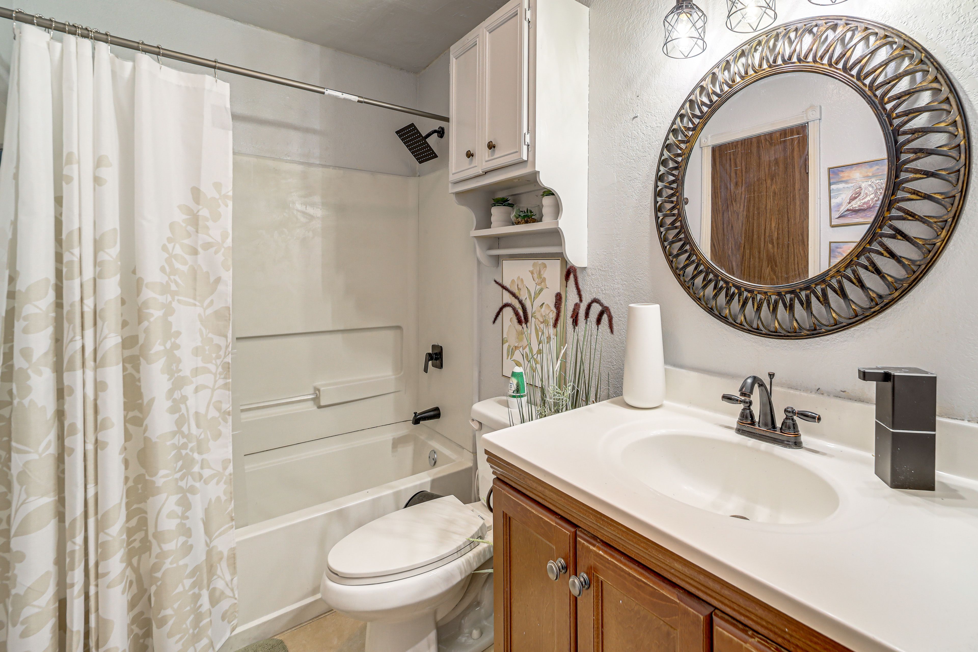En-Suite Bathroom | Towels Provided | 1st Floor