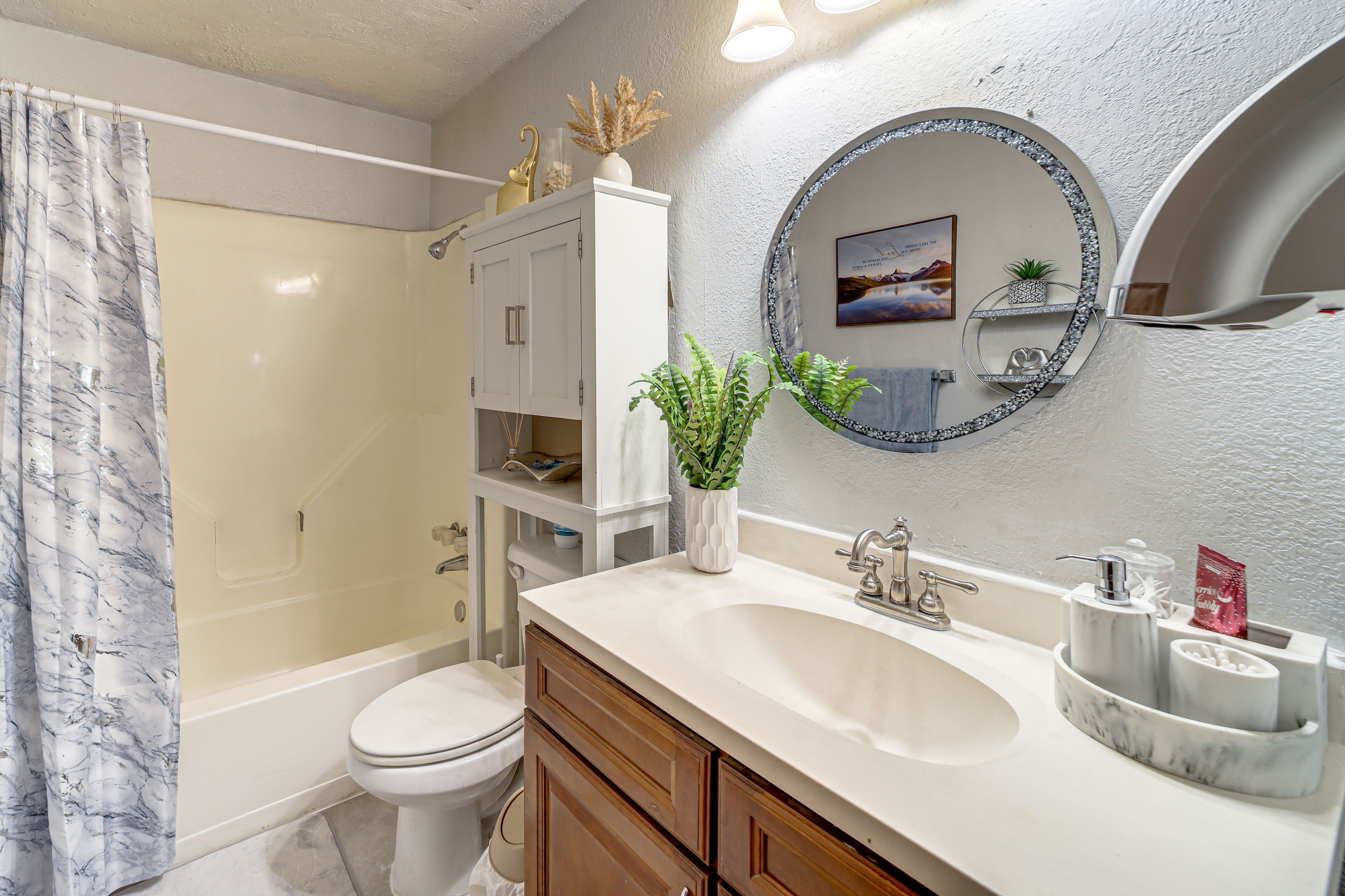 Bathroom | 2nd Floor