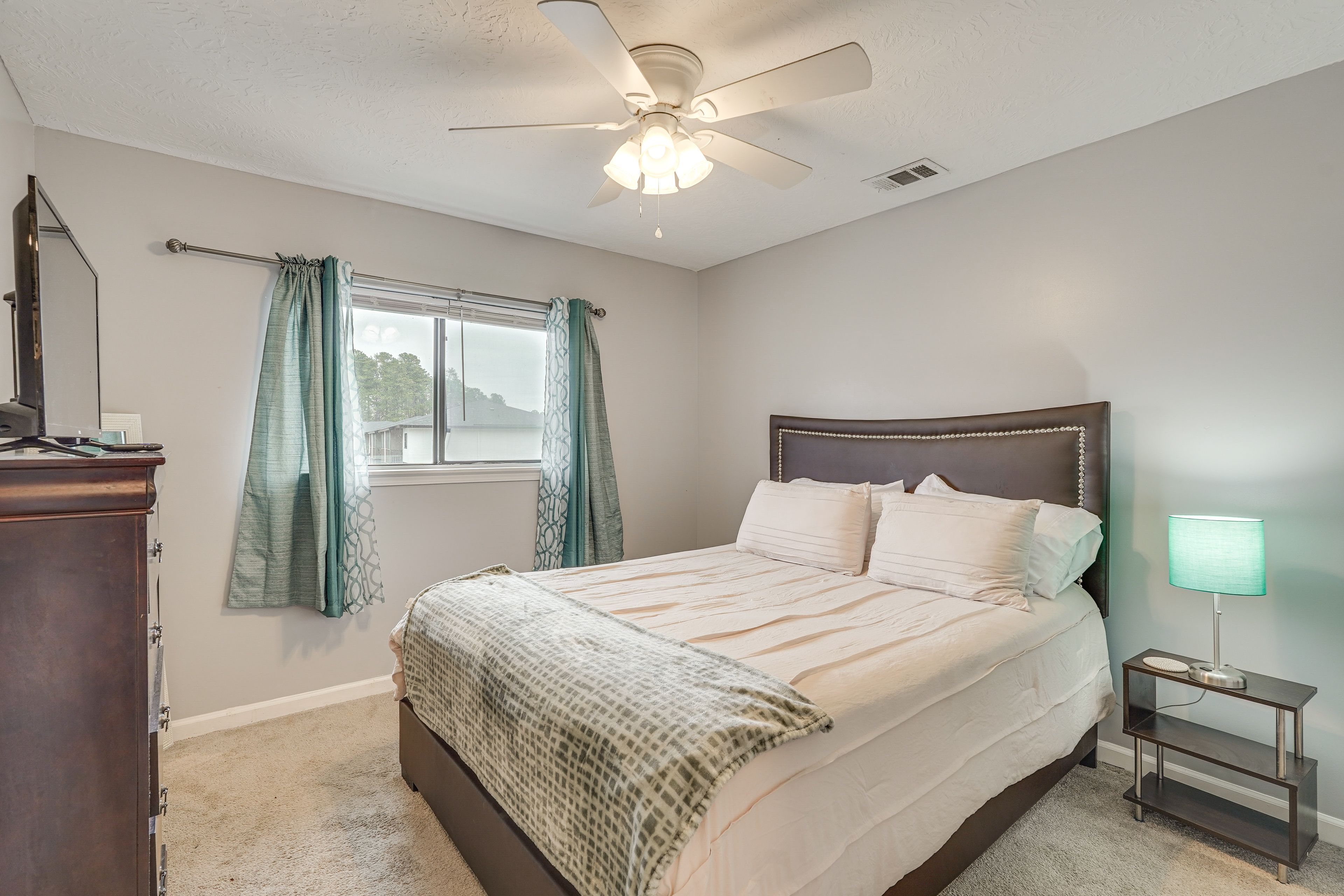 Bedroom 2 | Queen Bed