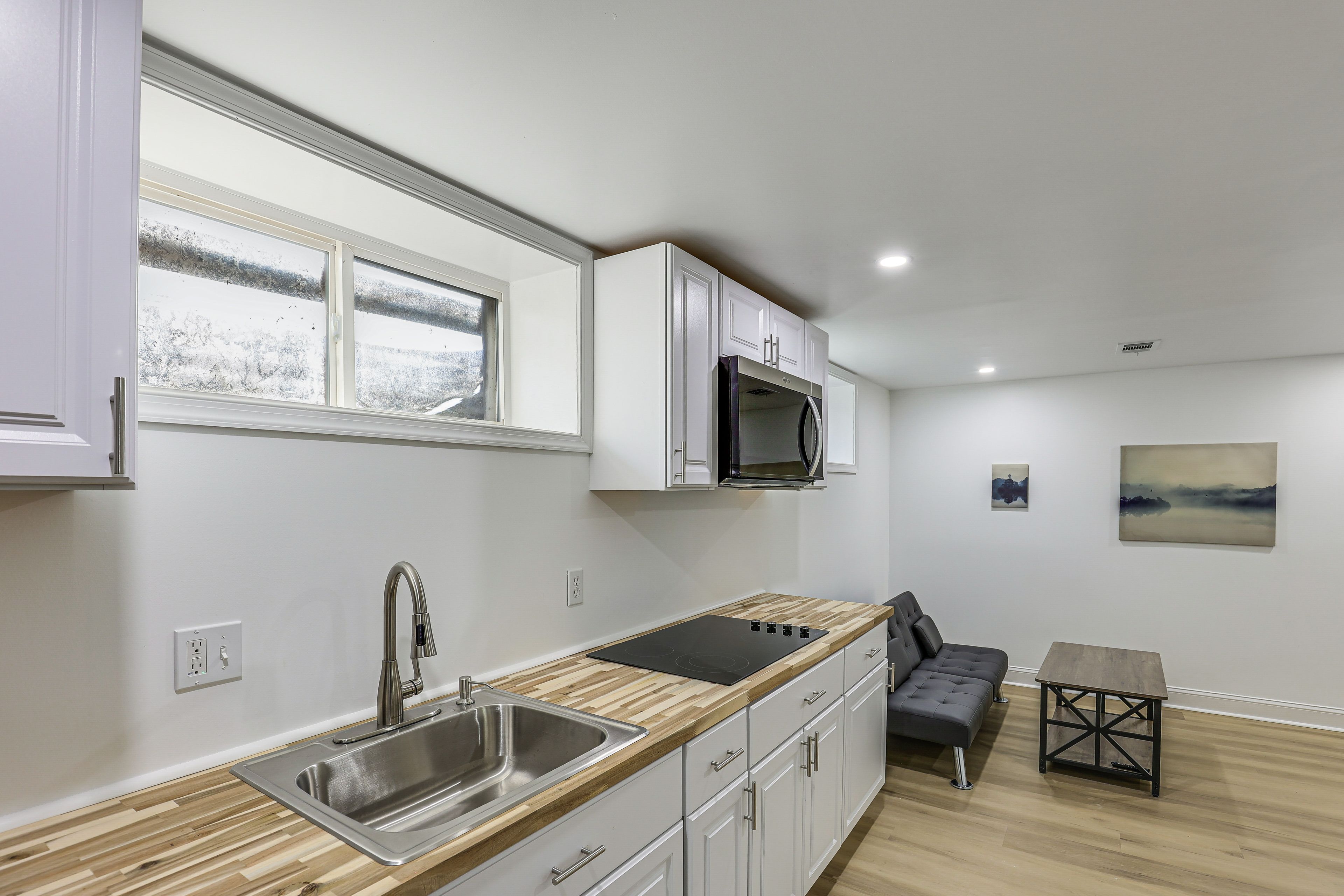 Kitchenette | Lower Floor