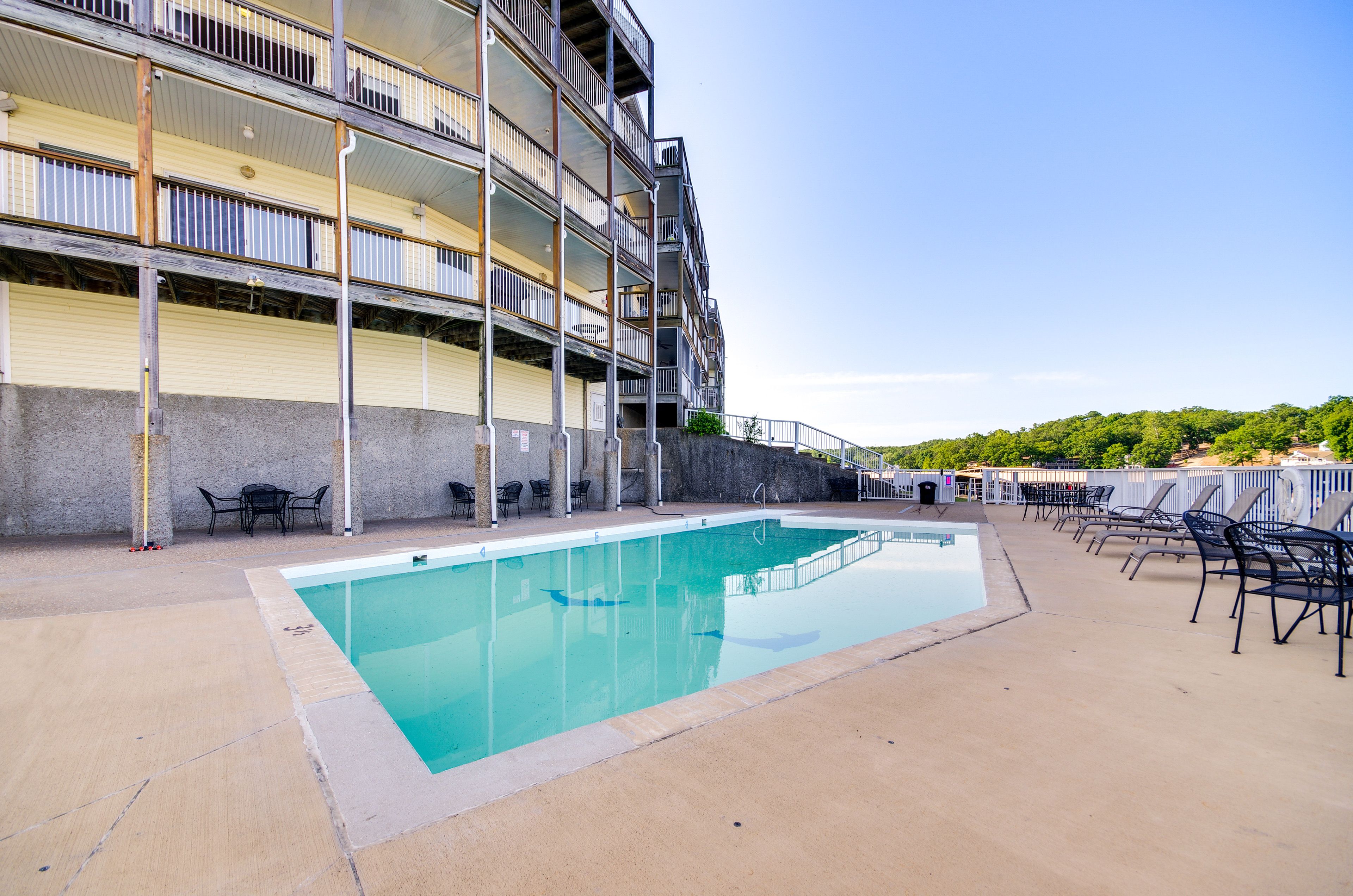 Community Amenities | Outdoor Pool