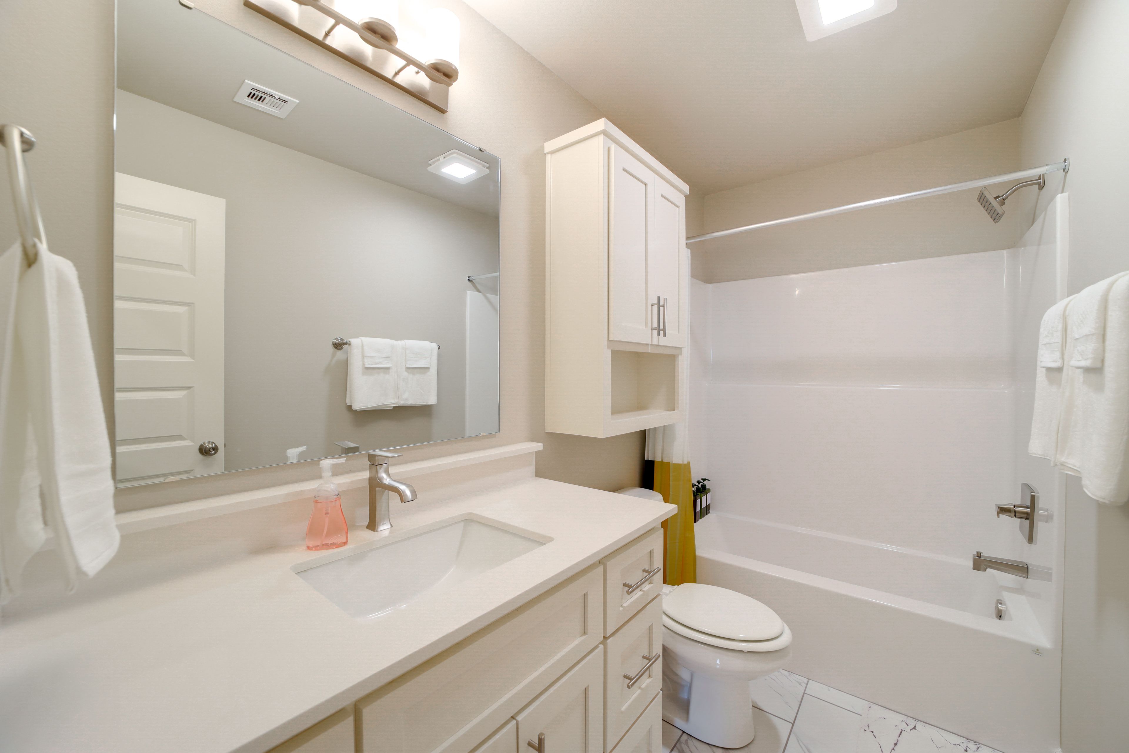 Full Bathroom | Complimentary Toiletries