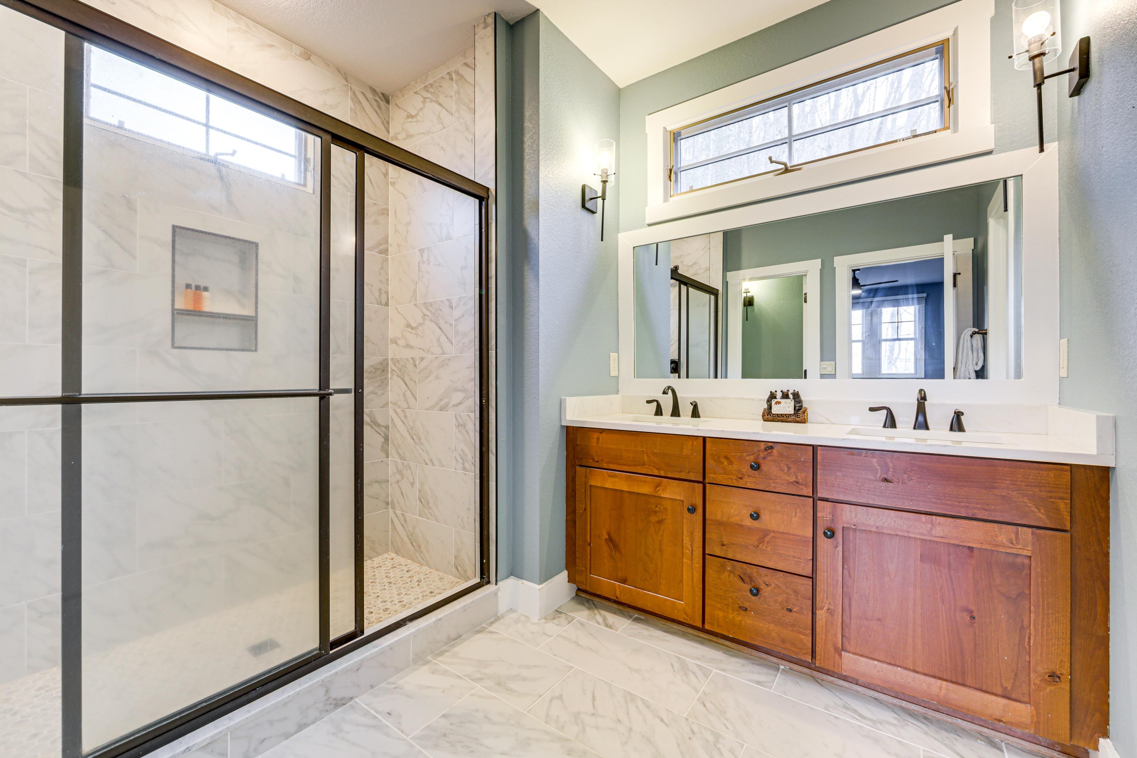 En-Suite Bathroom | 2nd Floor