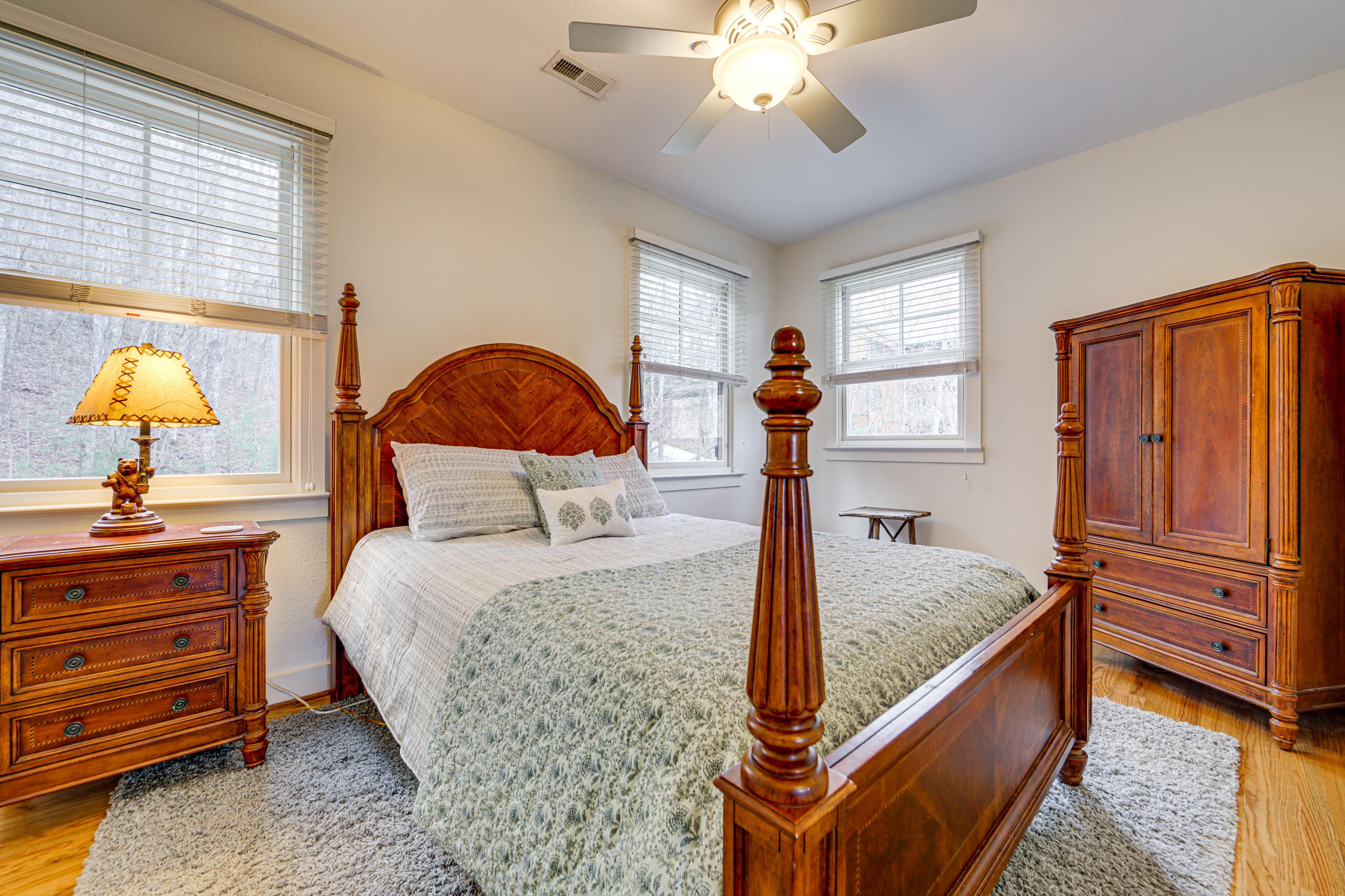 Bedroom 2 | Queen Bed | 2nd Floor