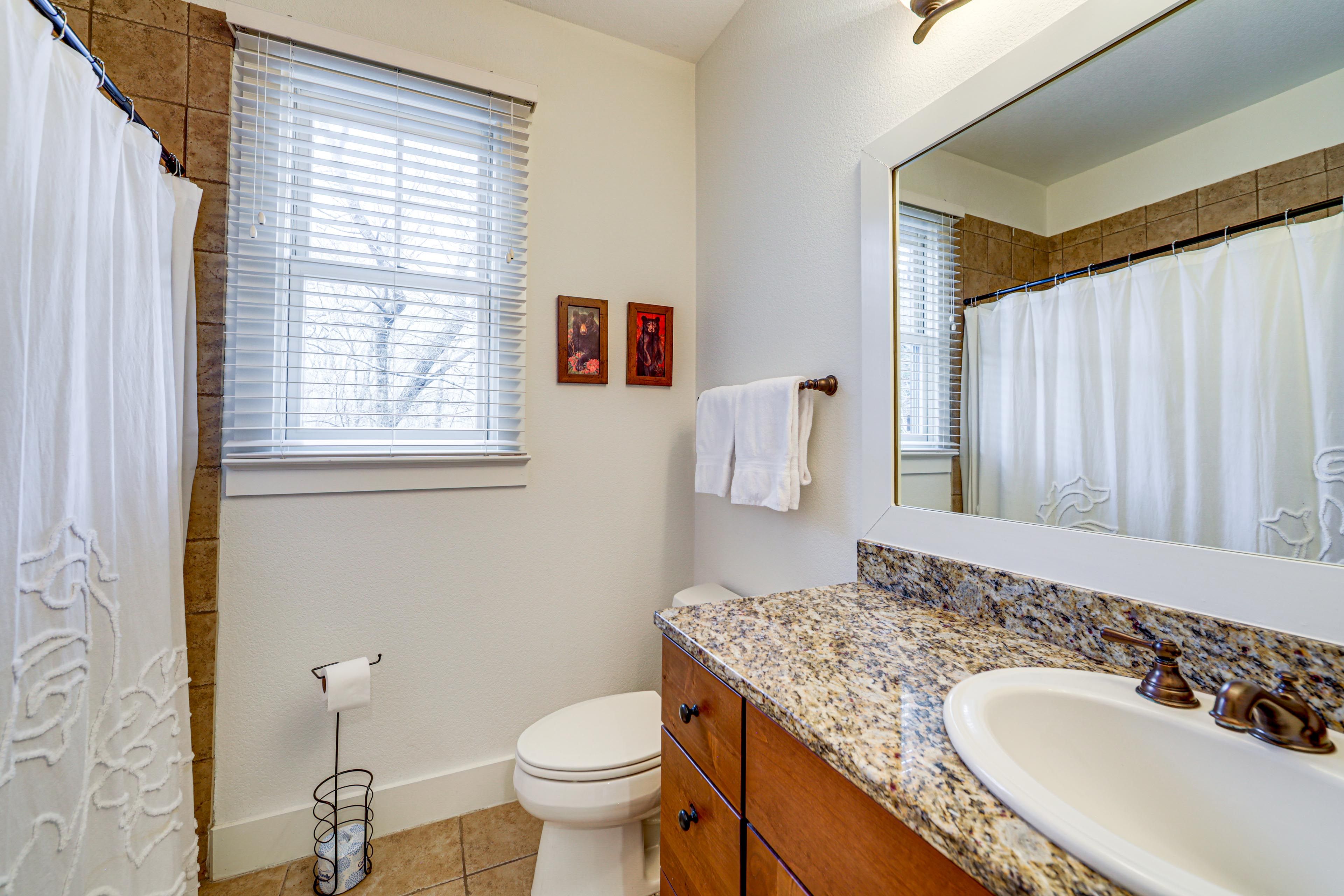 Full Bathroom | 2nd Floor