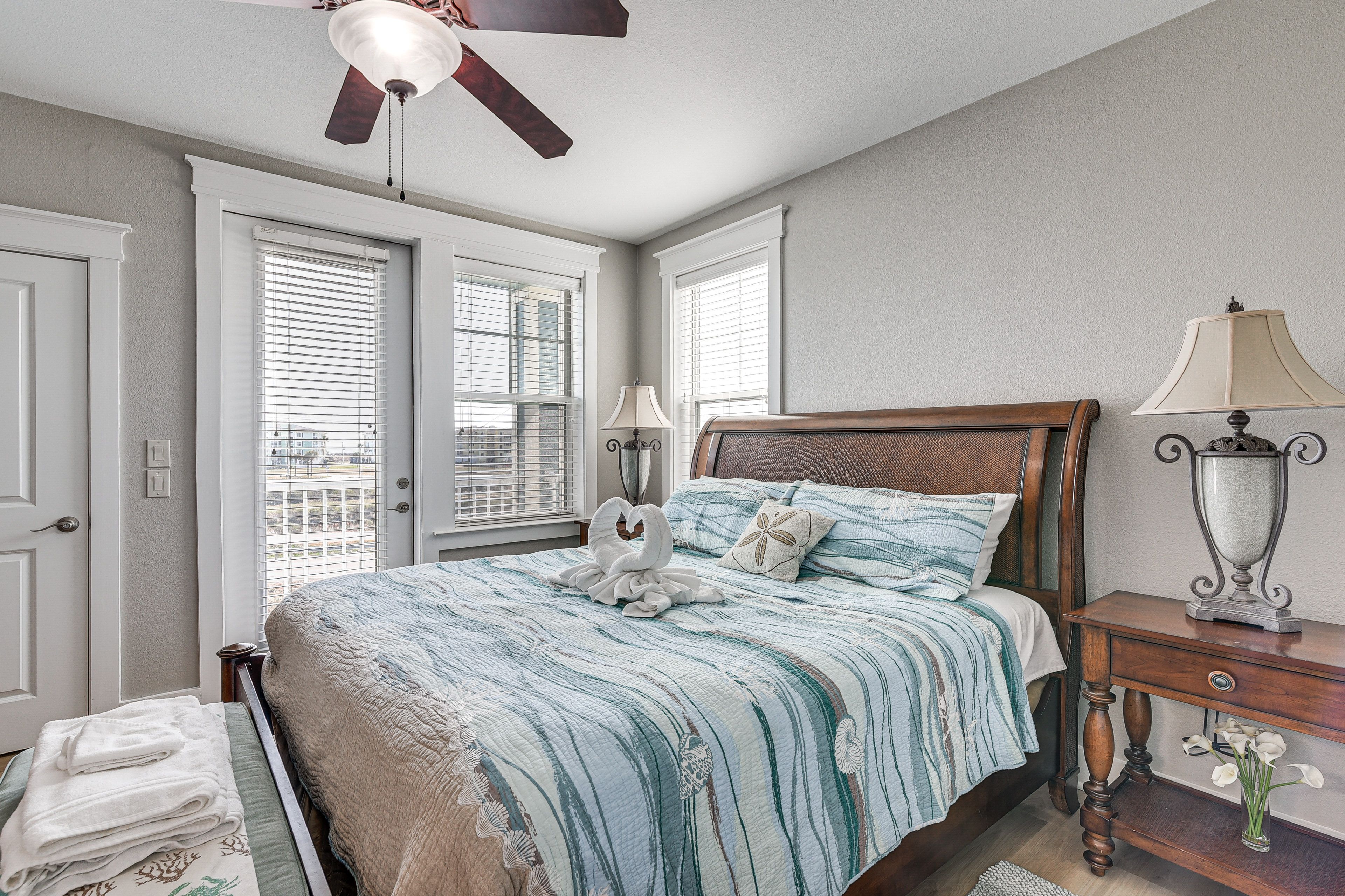 Bedroom 1 | King Bed