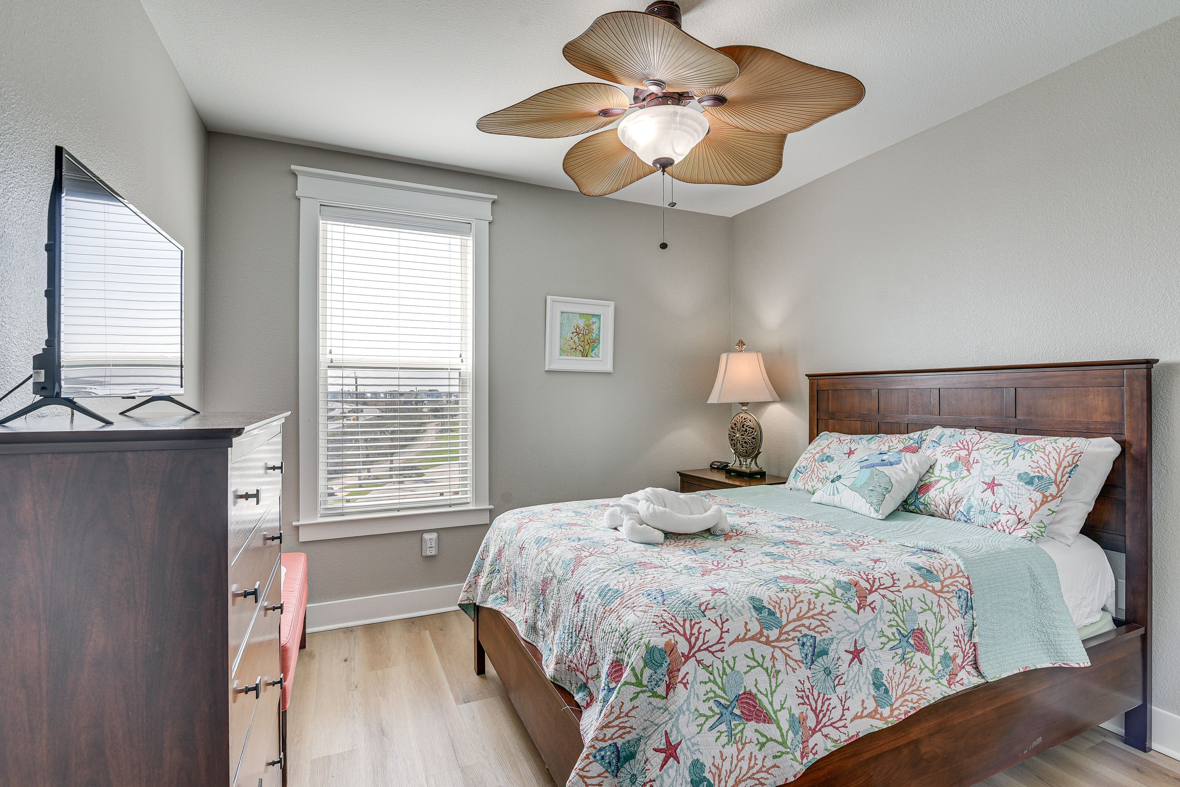 Bedroom 2 | Queen Bed