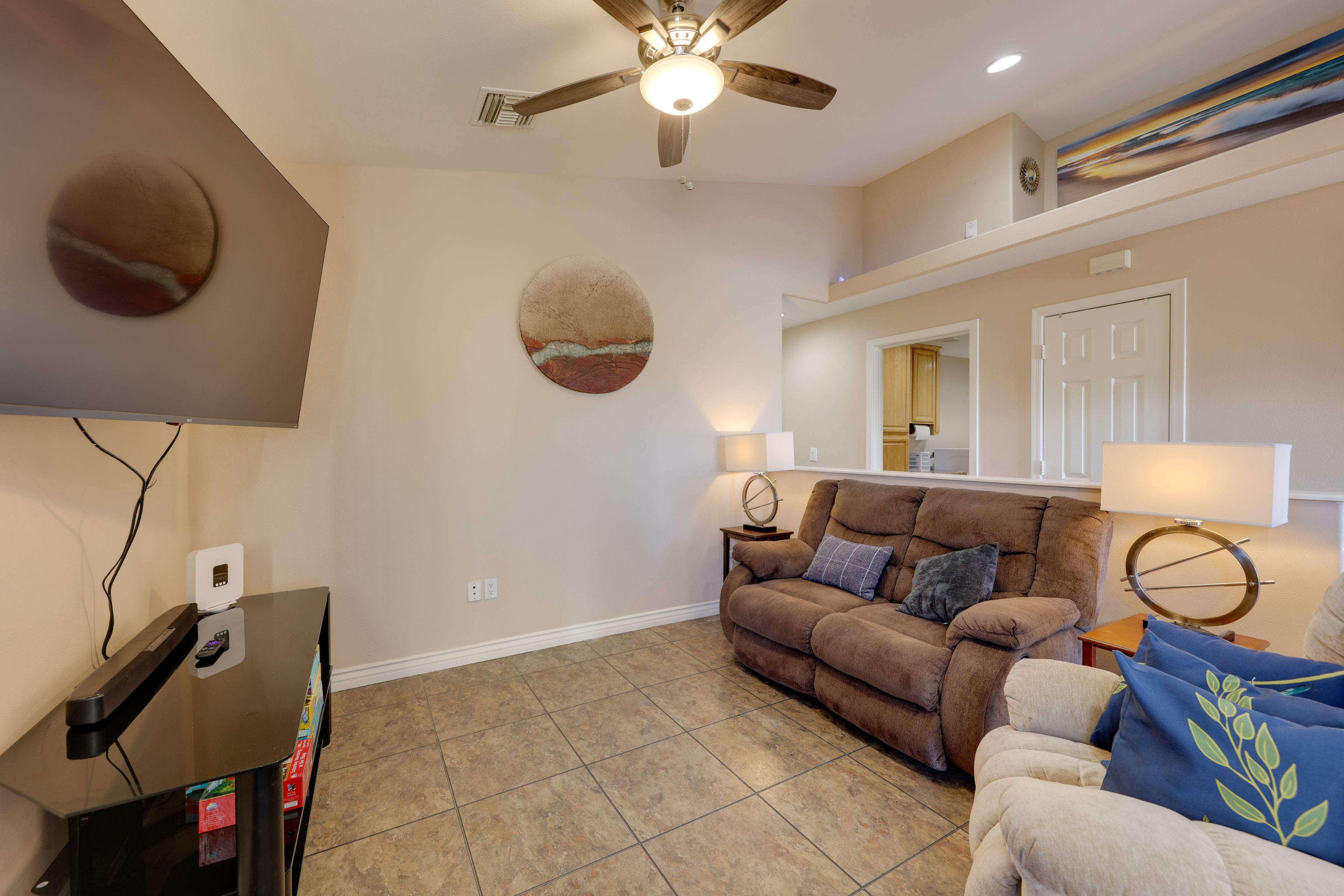 Living Room | Smart TV | Board Games | Free WiFi | Central A/C & Heating