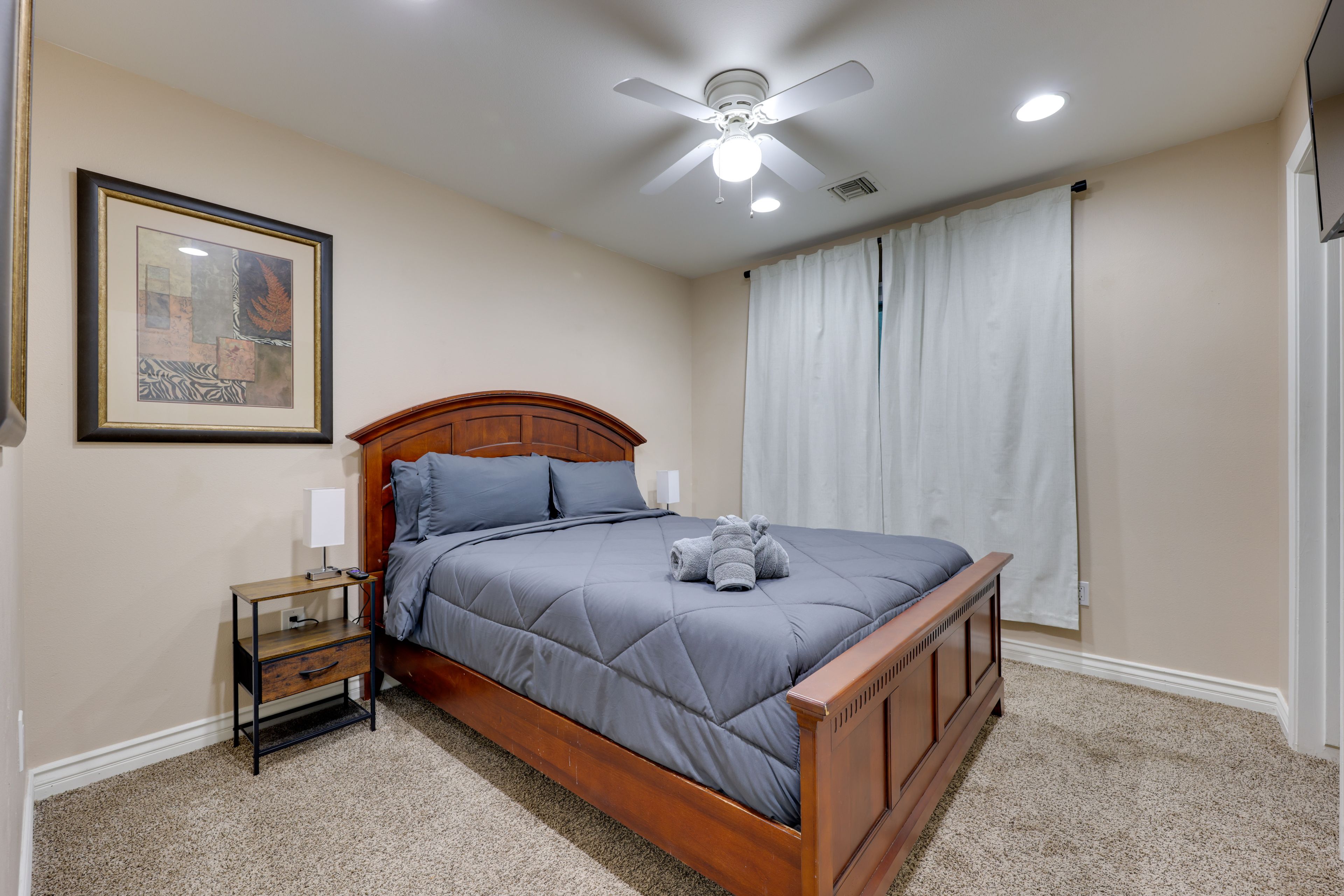 Bedroom 2 | Queen Bed | Smart TV