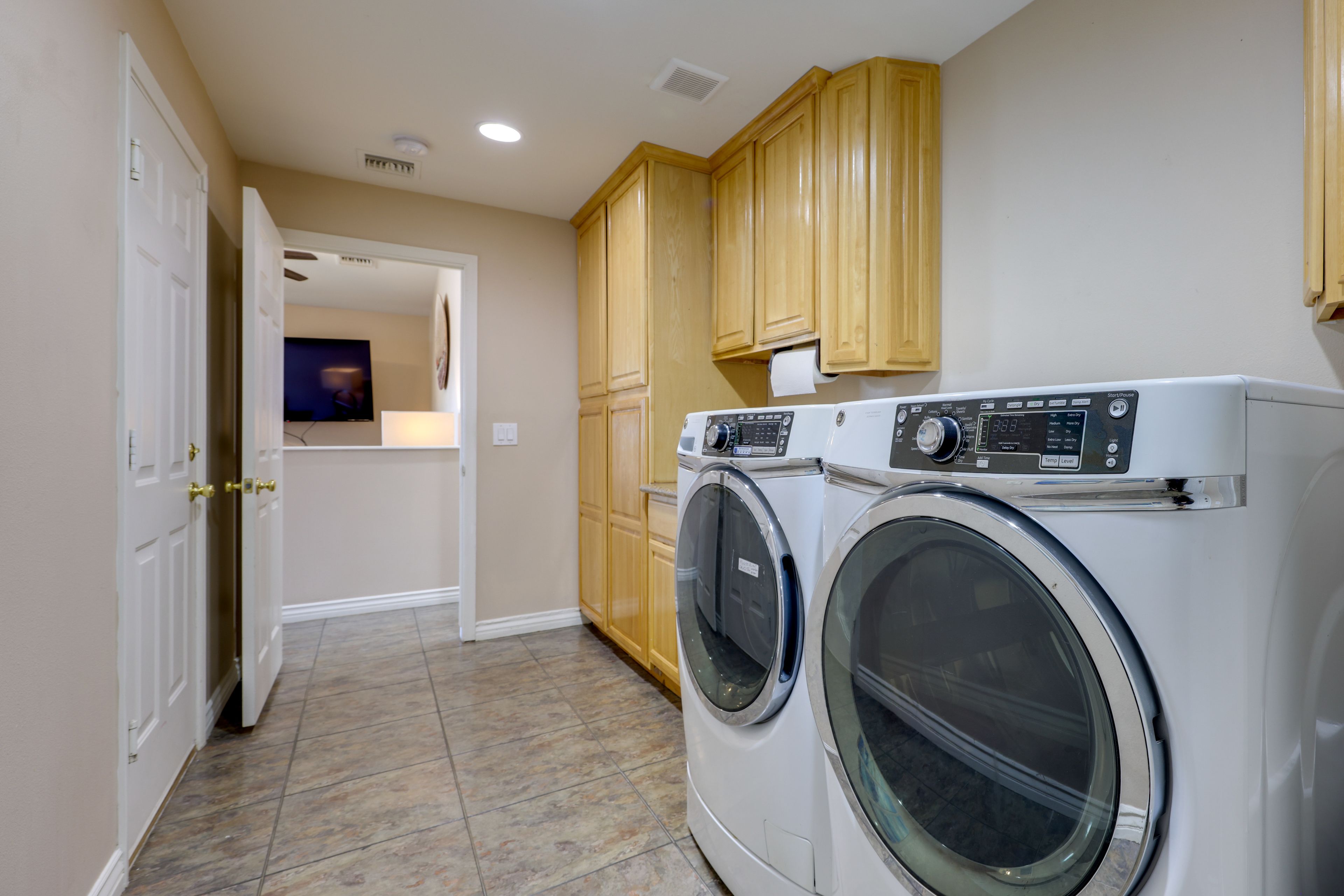 Laundry Room | Washer & Dryer