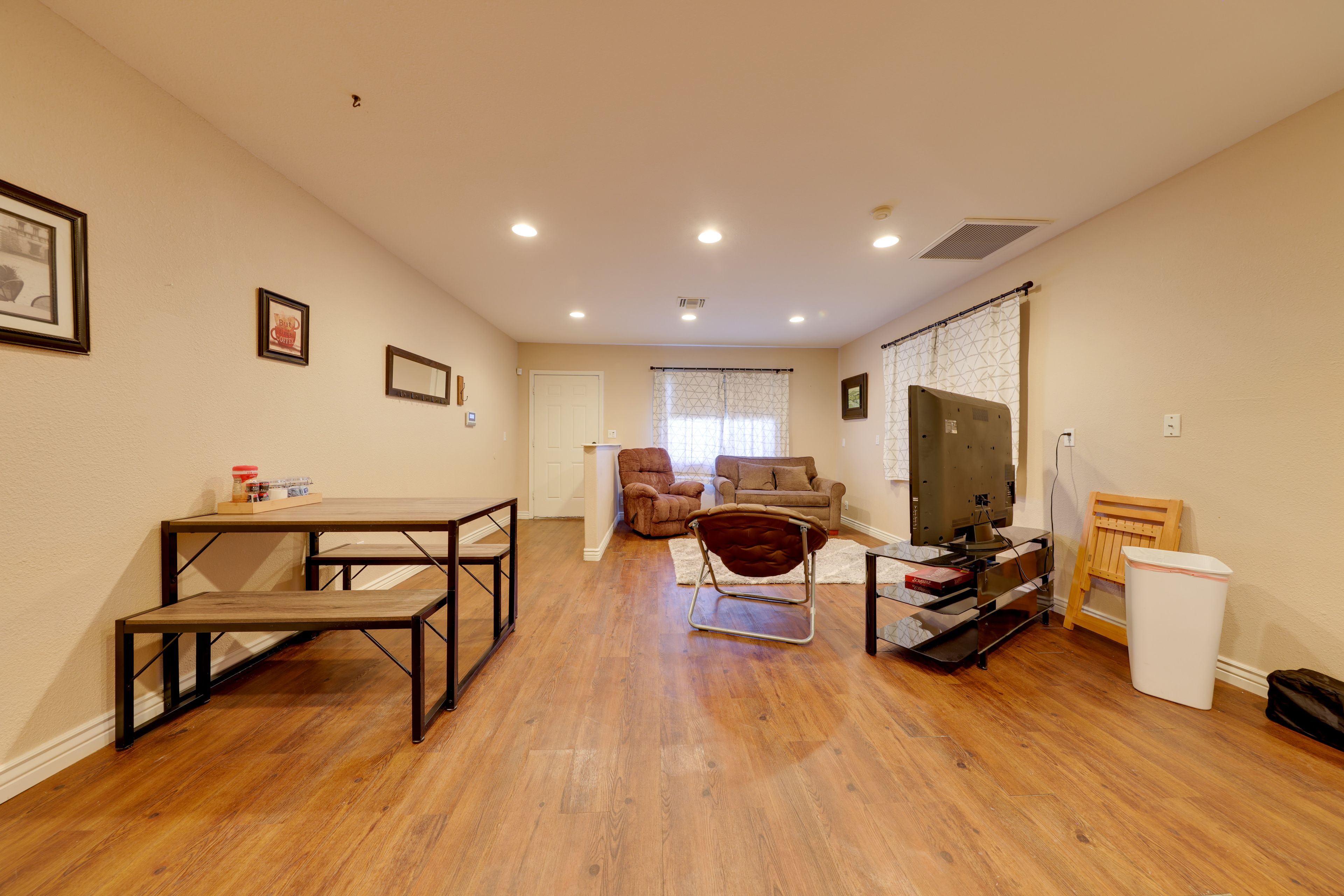 Interior | Central A/C & Heating | Free WiFi