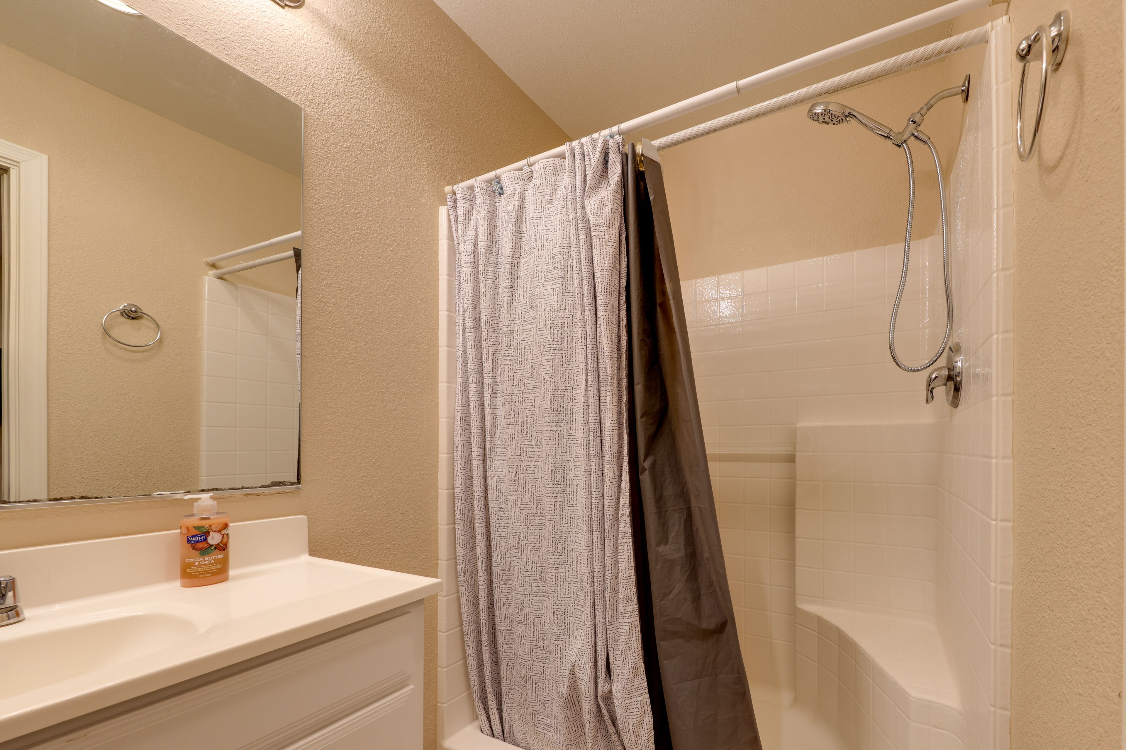 En-Suite Bathroom | Towels Provided | Complimentary Toiletries