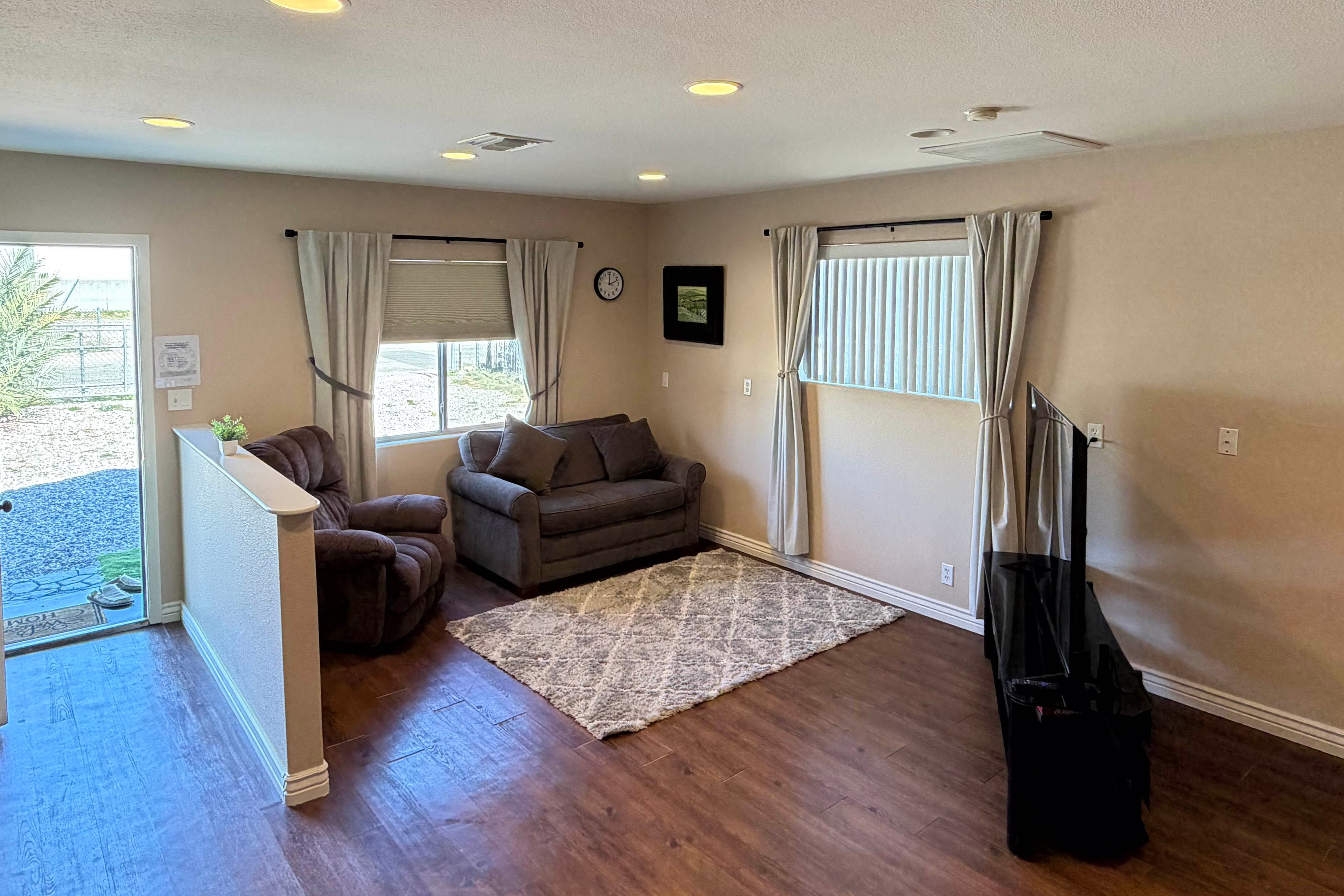 Interior | Central A/C & Heating | Free WiFi