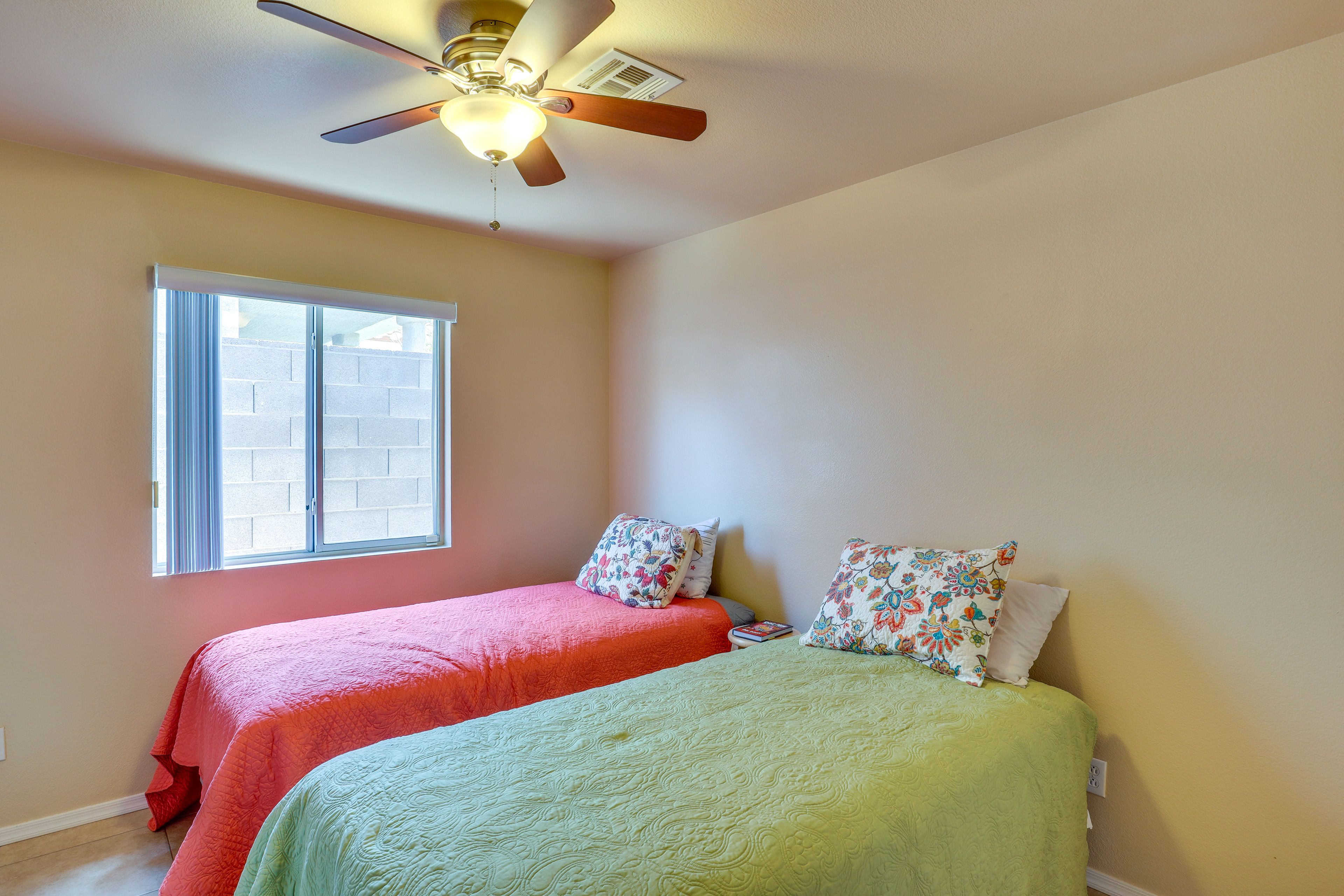 Bedroom 1 | 2 Twin Beds