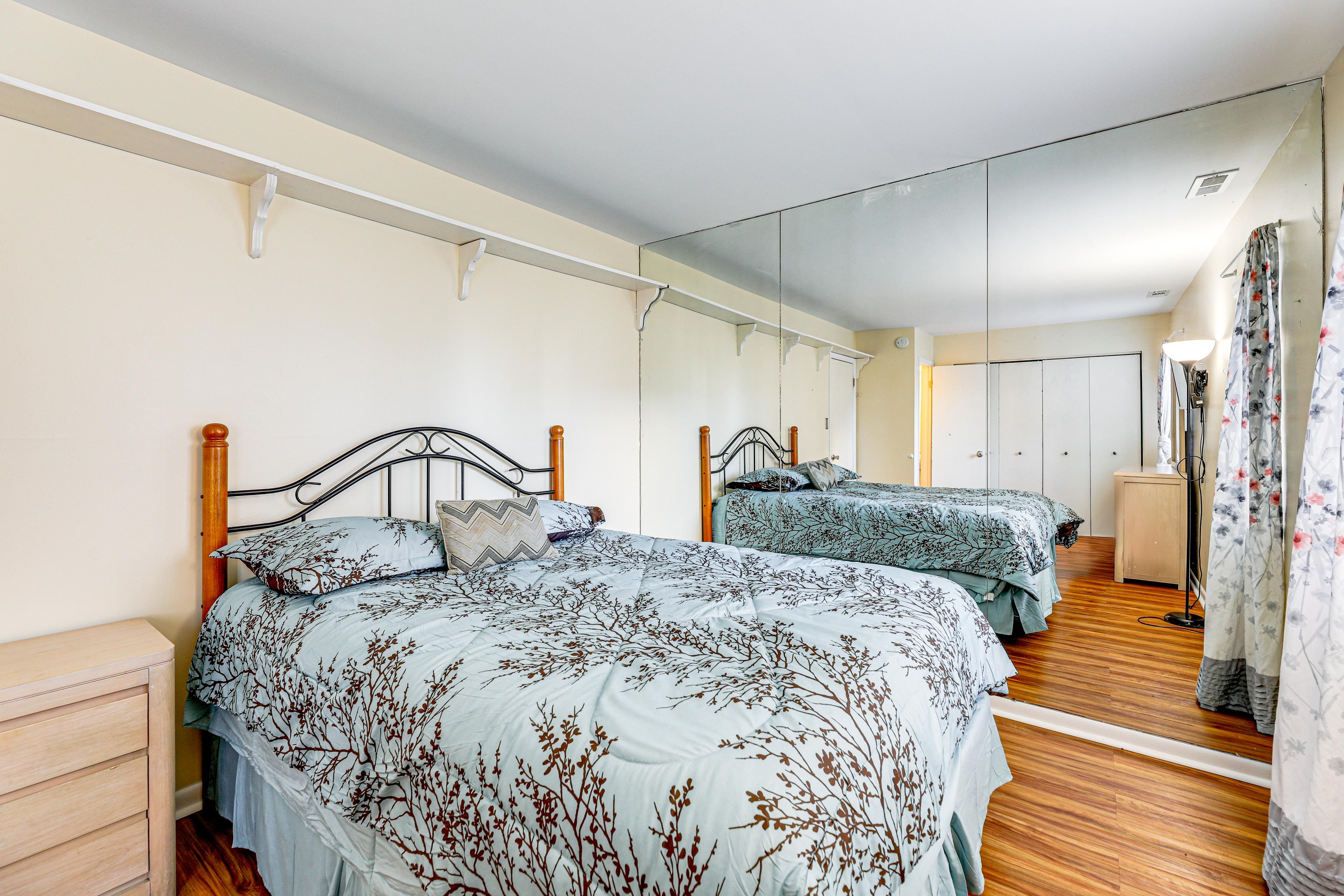 Bedroom 1 | Queen Bed