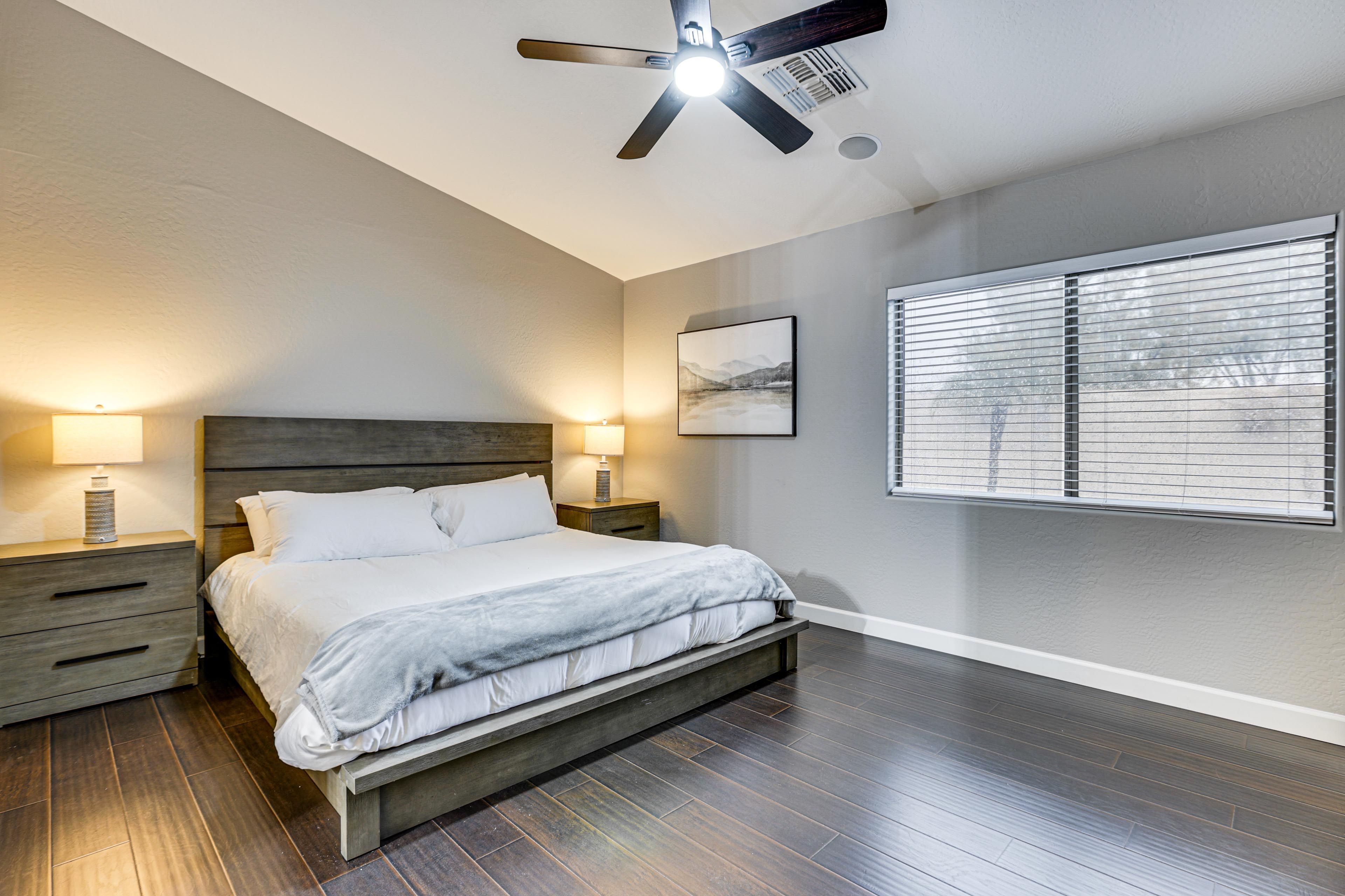 Bedroom 4 | Queen Bed