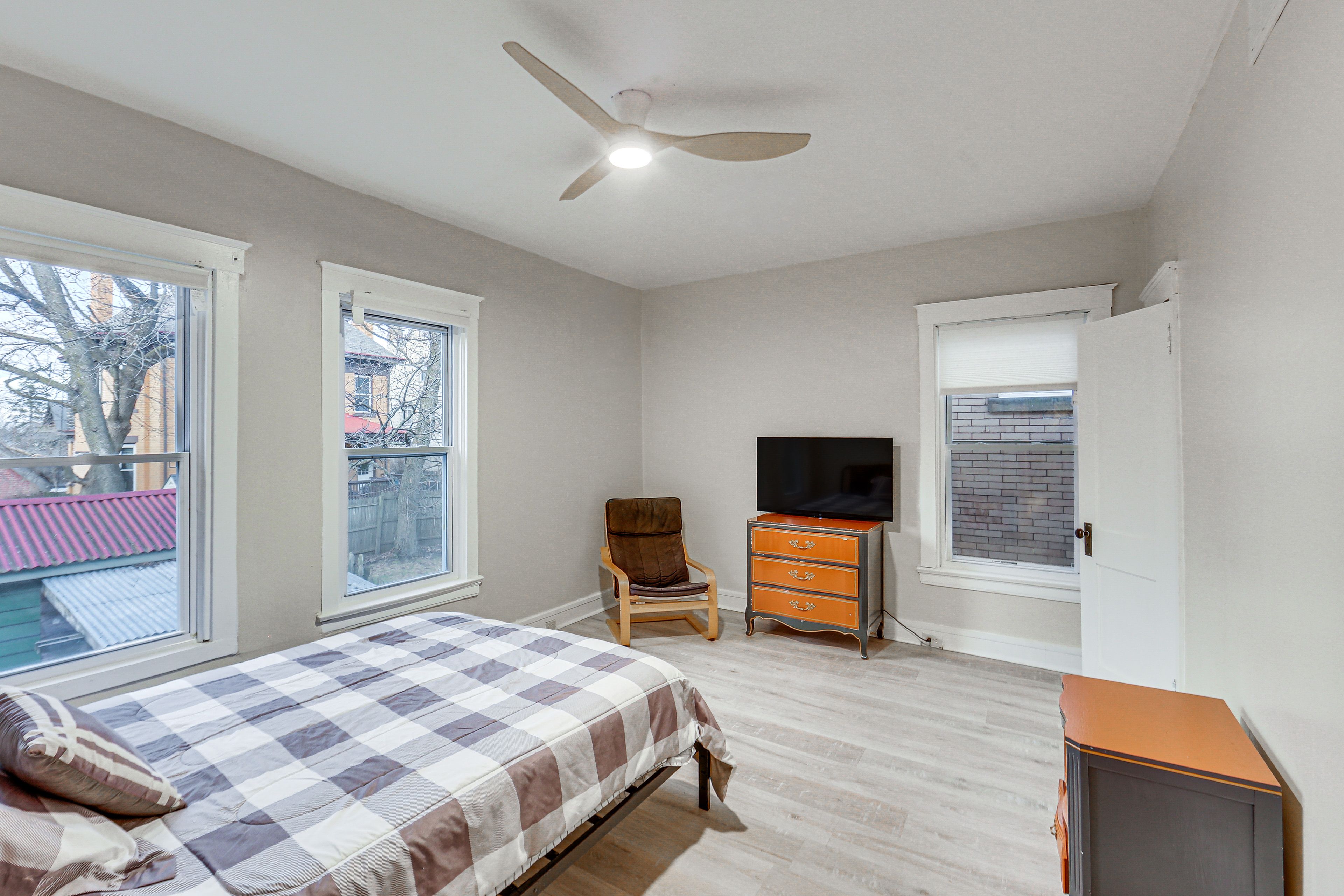 Bedroom 2 | Queen Bed