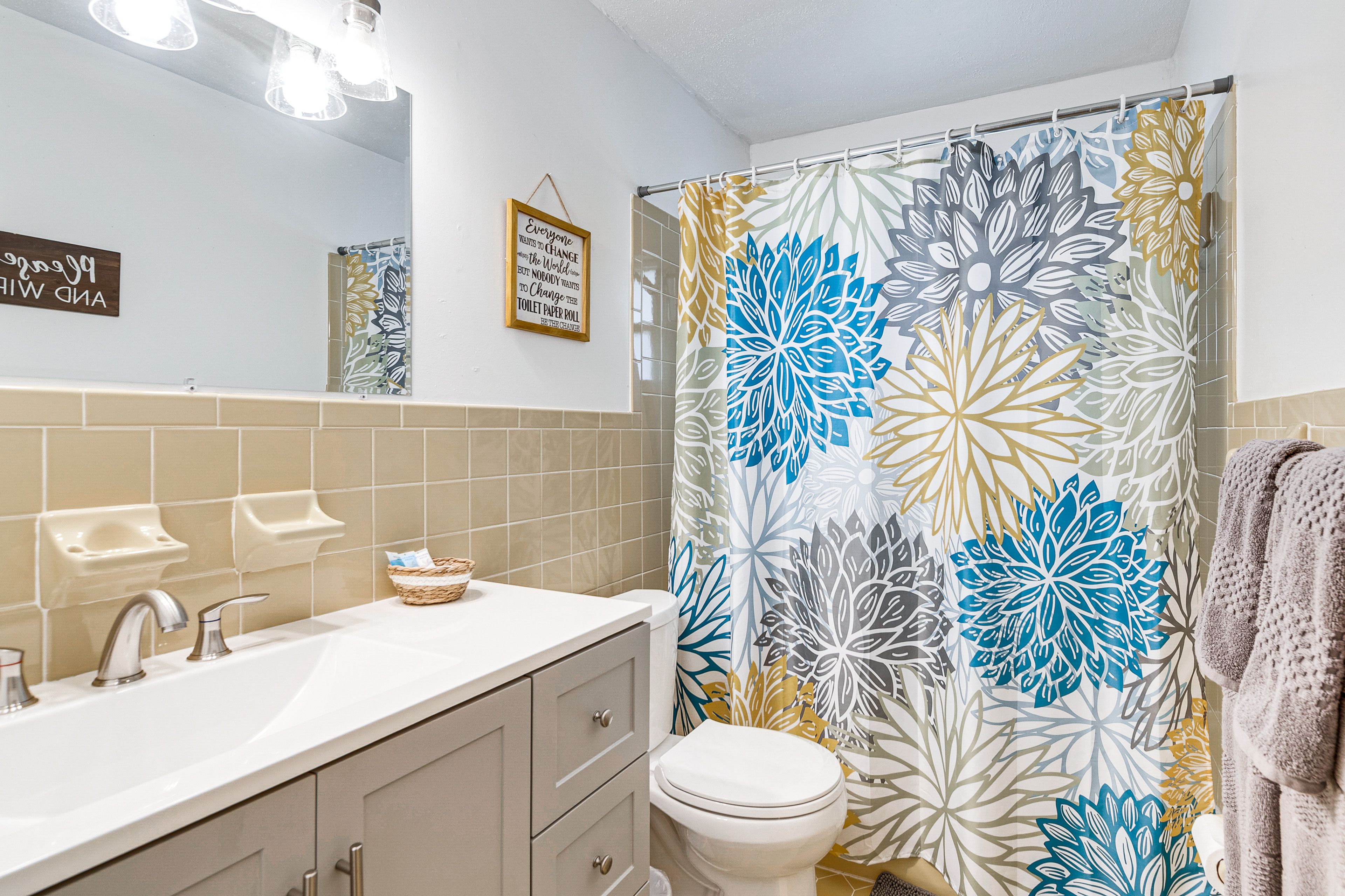 Full Bathroom | Complimentary Toiletries