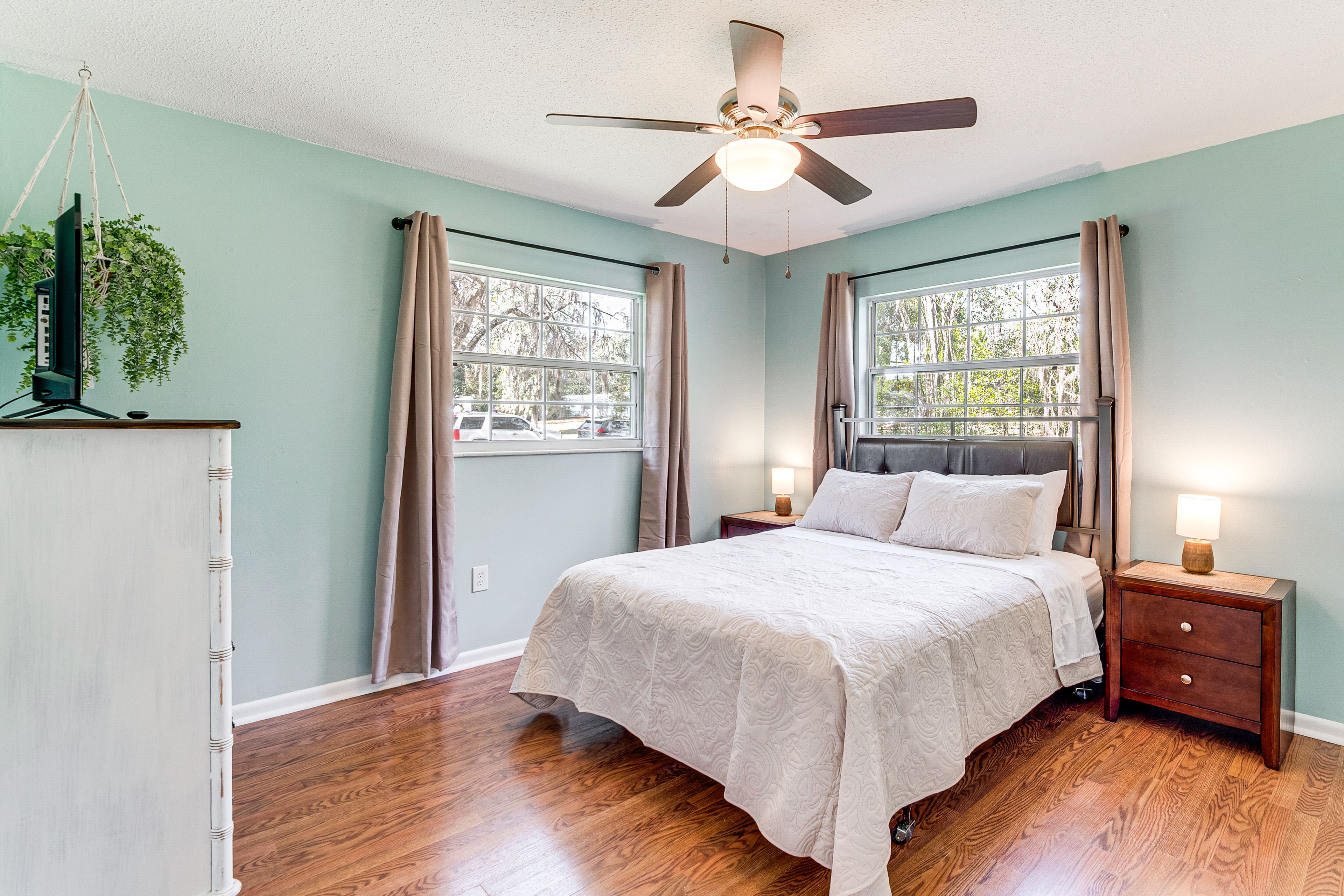 Bedroom 2 | Queen Bed