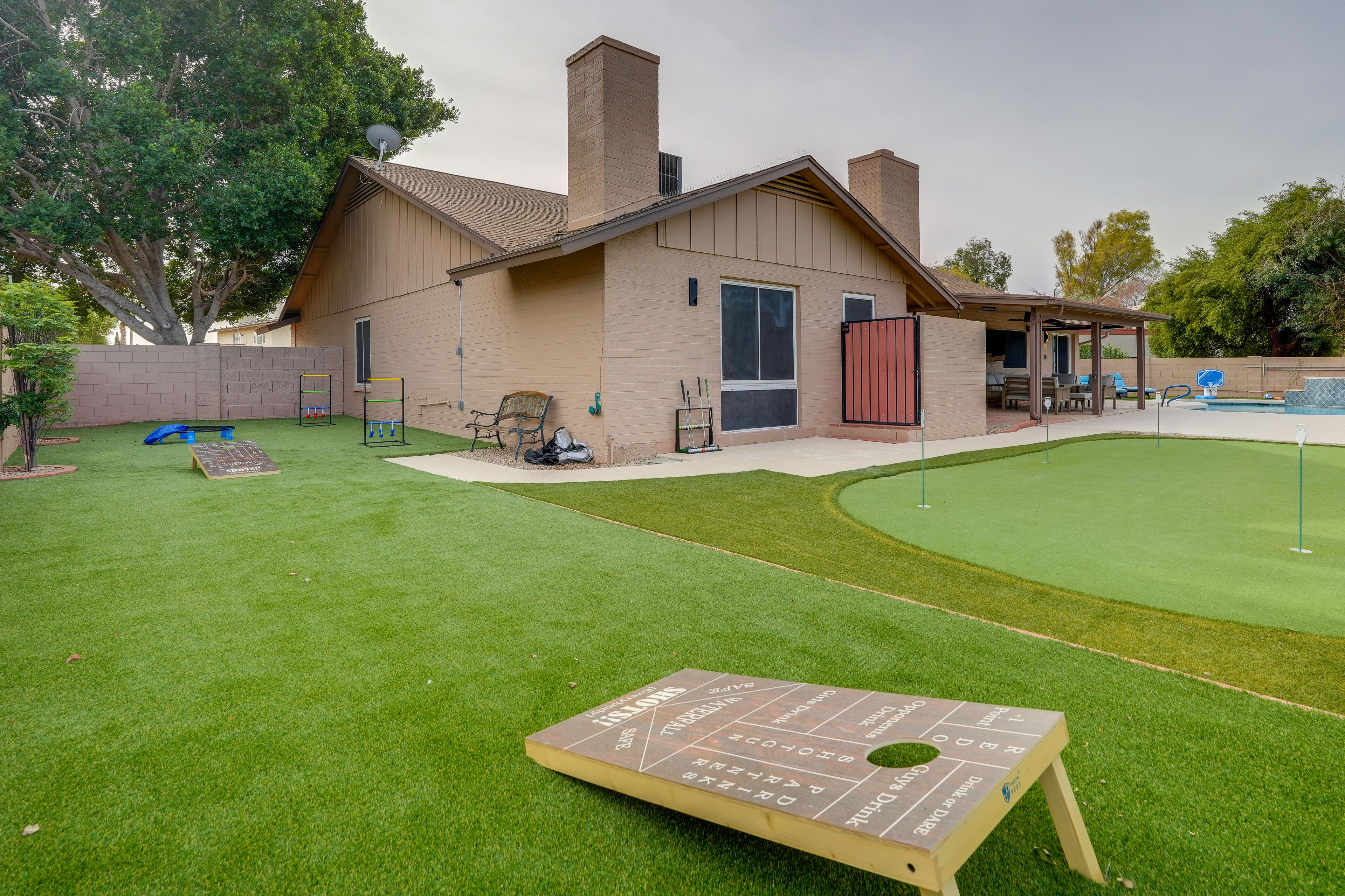 Fenced Backyard | Putting Green | Yard Games | Gas Grill