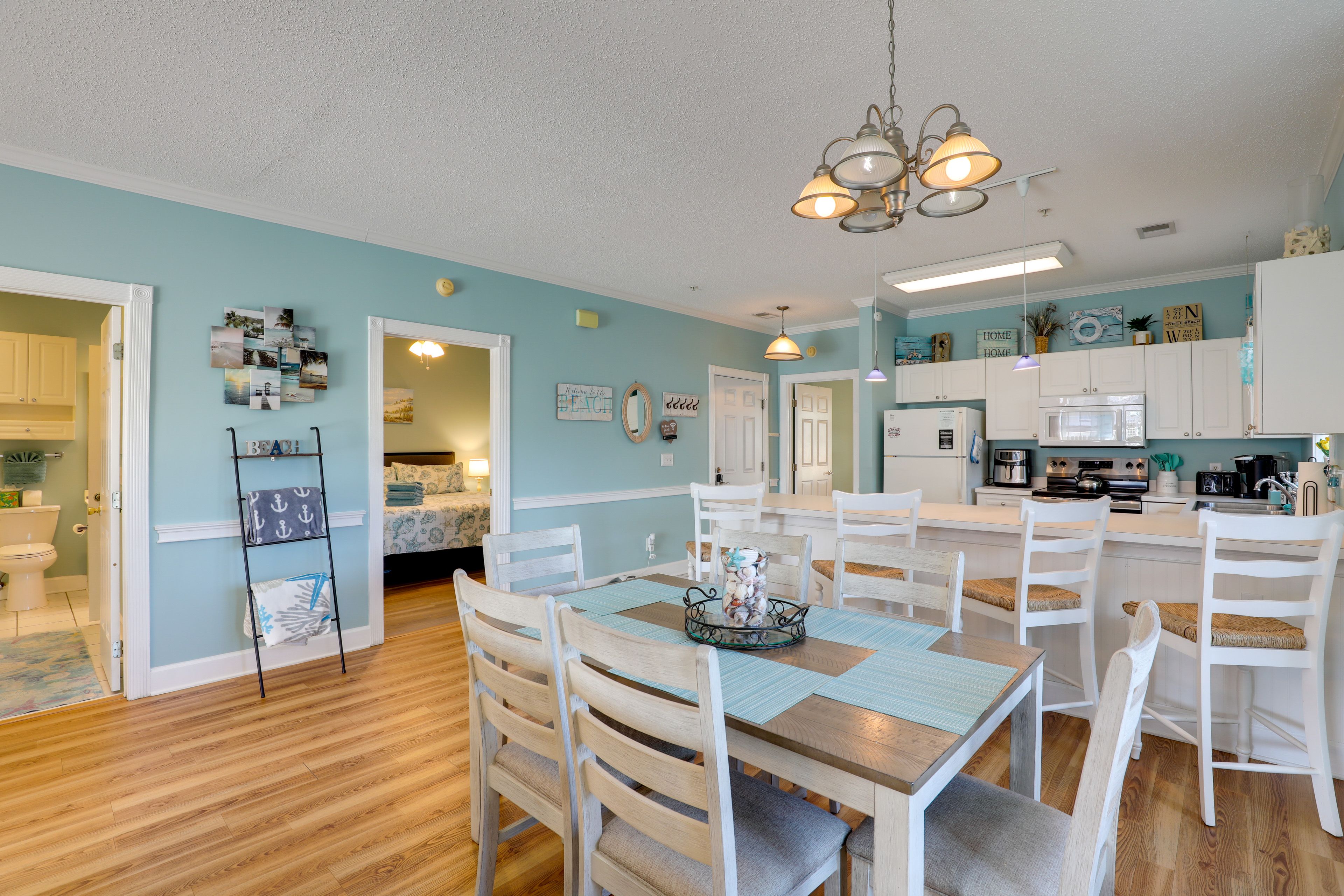 Dining Table | Dishware & Flatware