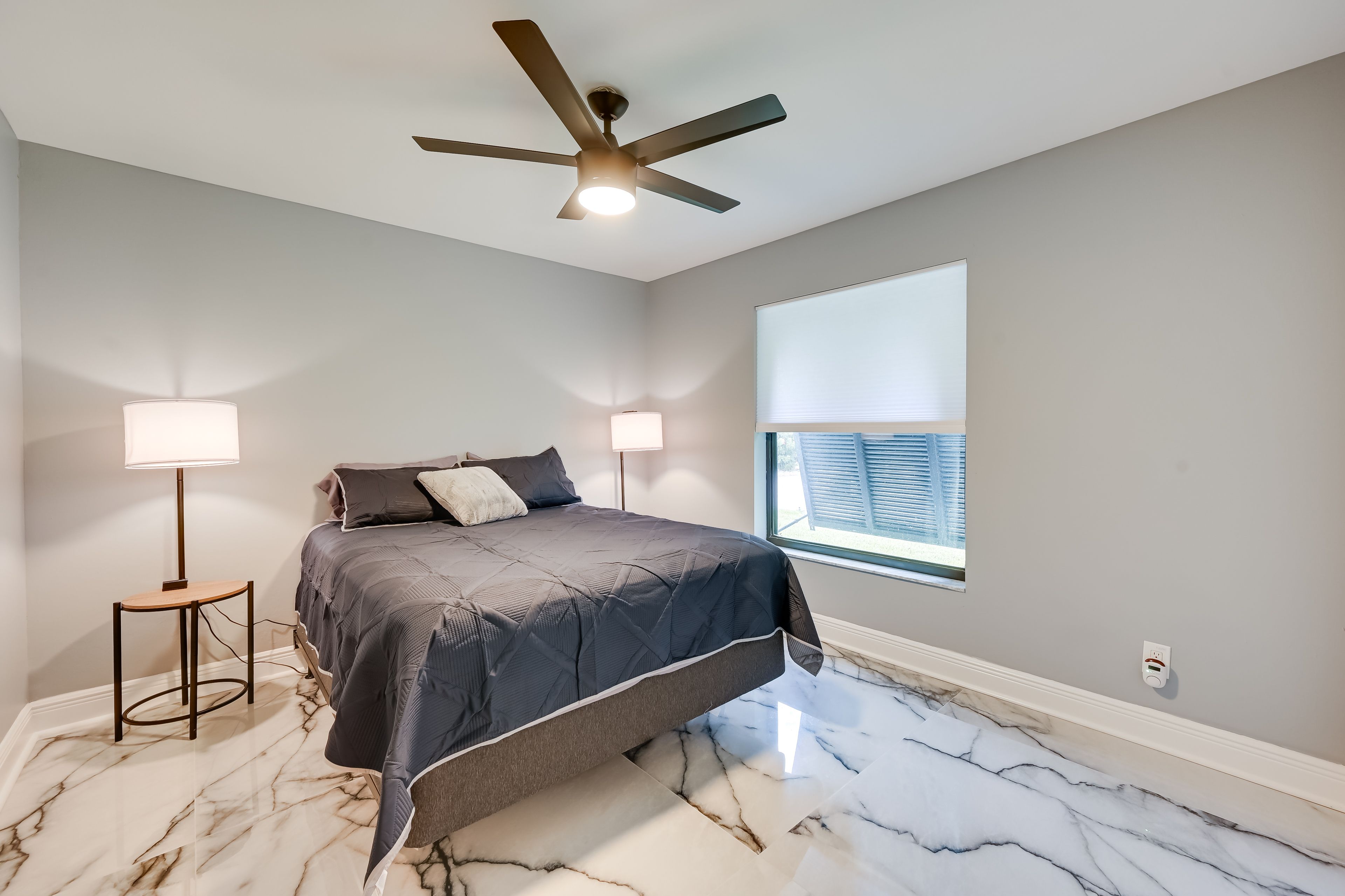 Bedroom 2 | Queen Bed