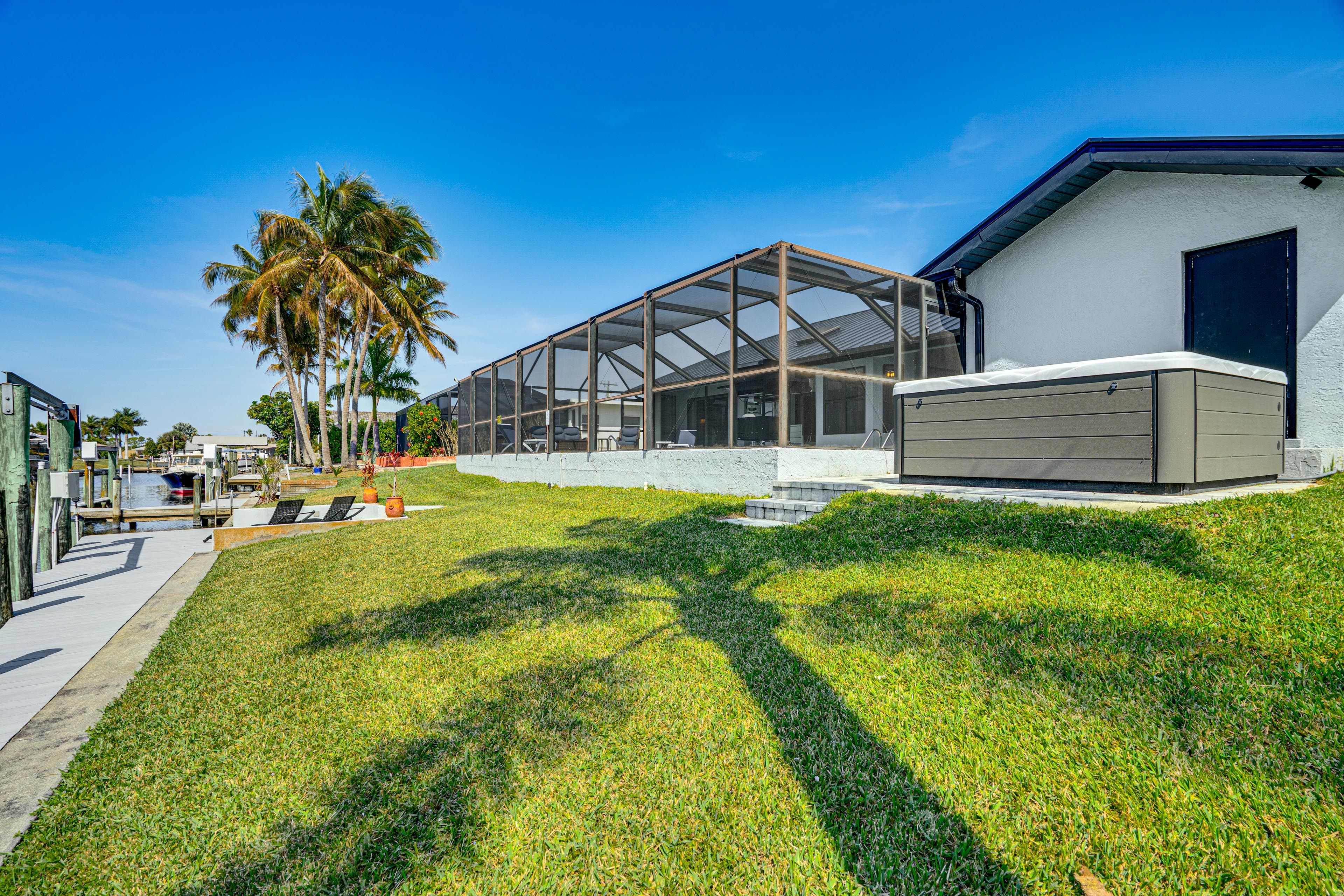 Exterior | Hot Tub | Kayak