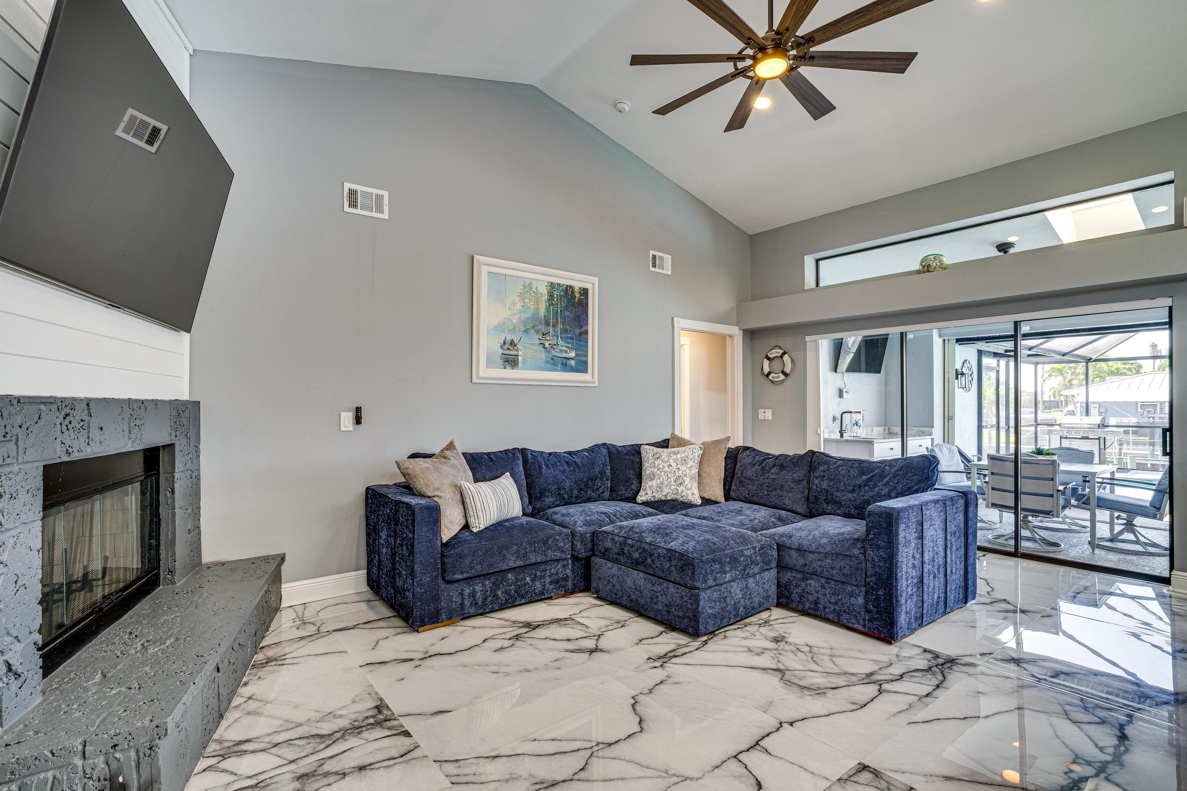 Living Room | Gas Fireplace