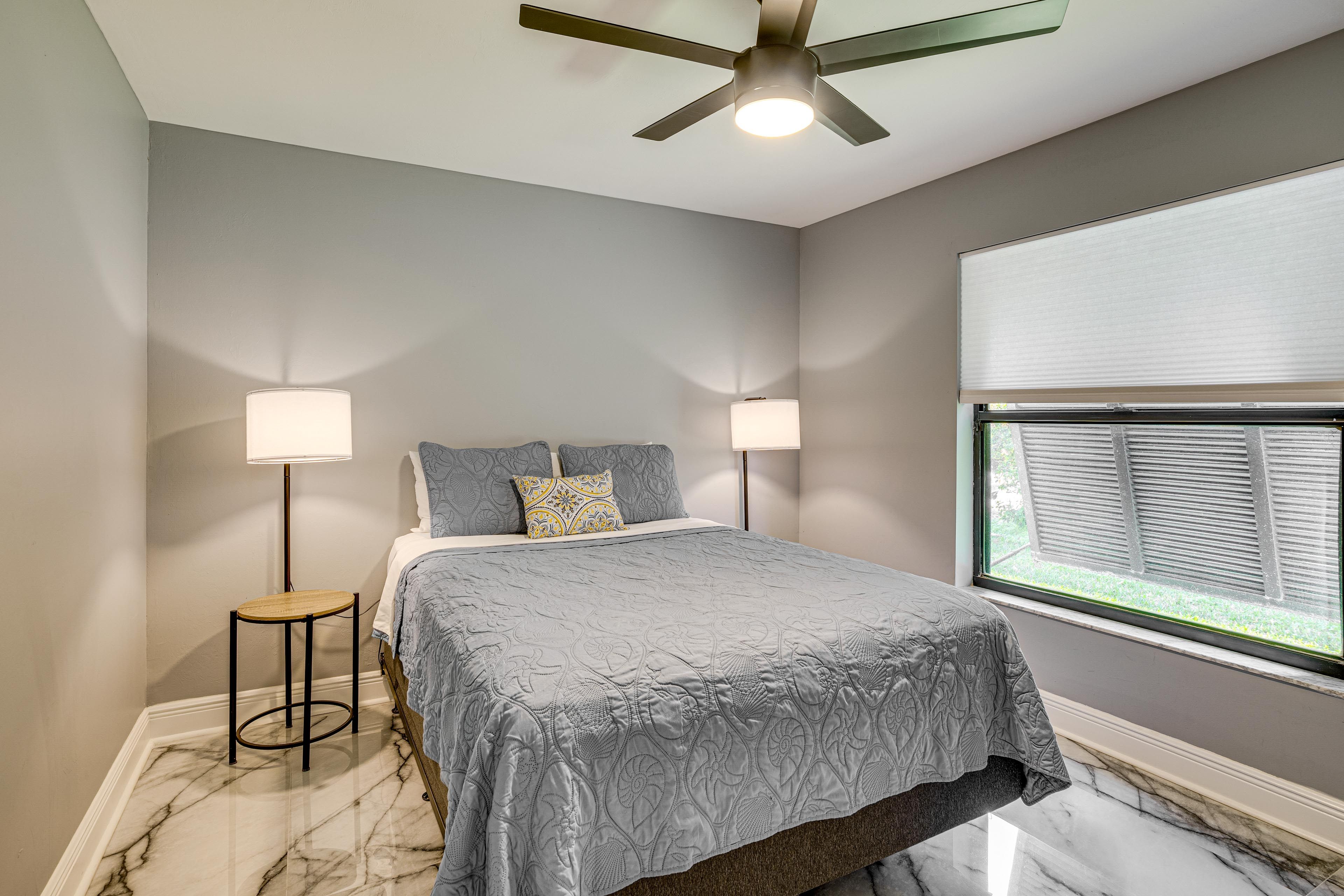 Bedroom 2 | Queen Bed