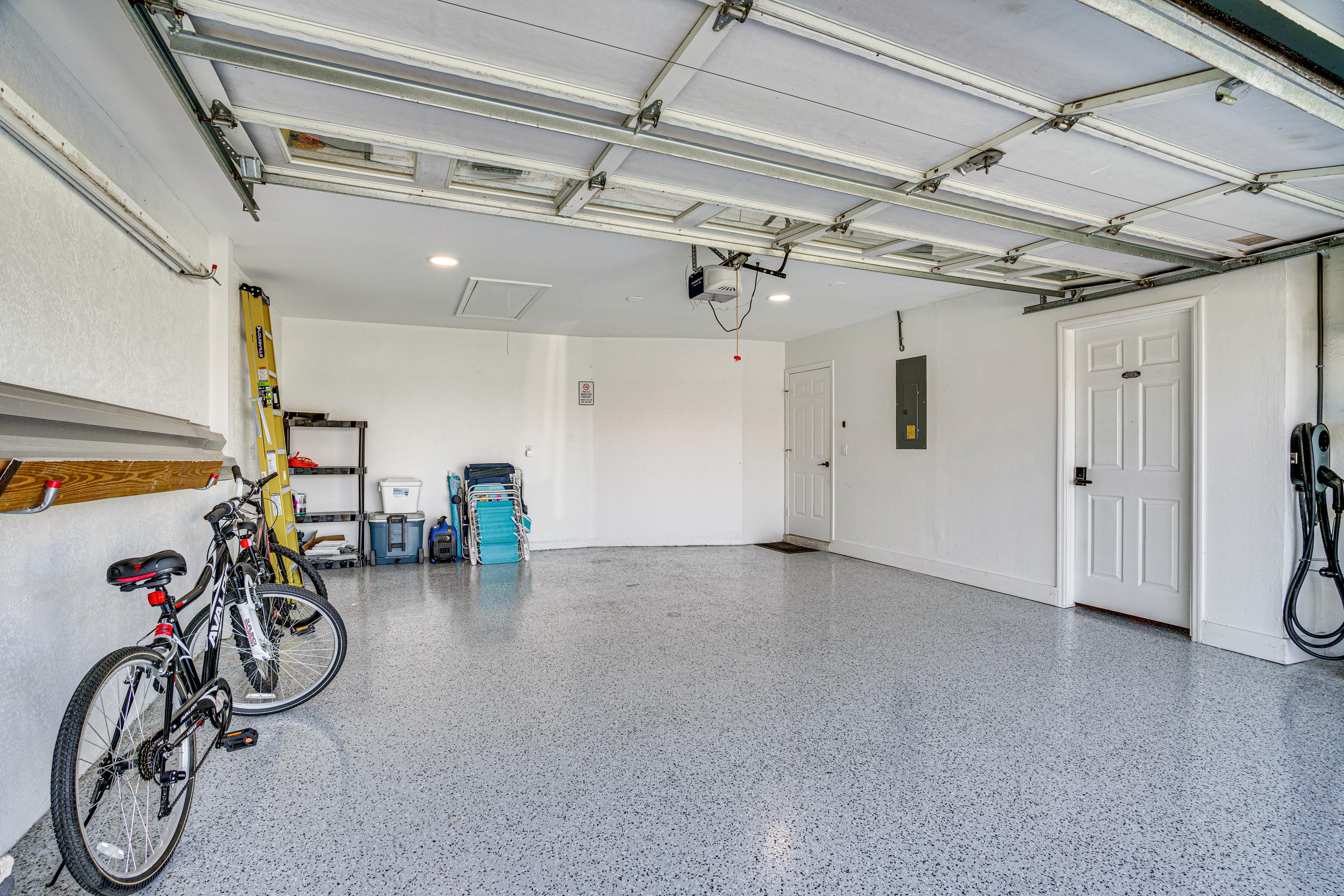 Garage & Driveway Parking | 5 Vehicles