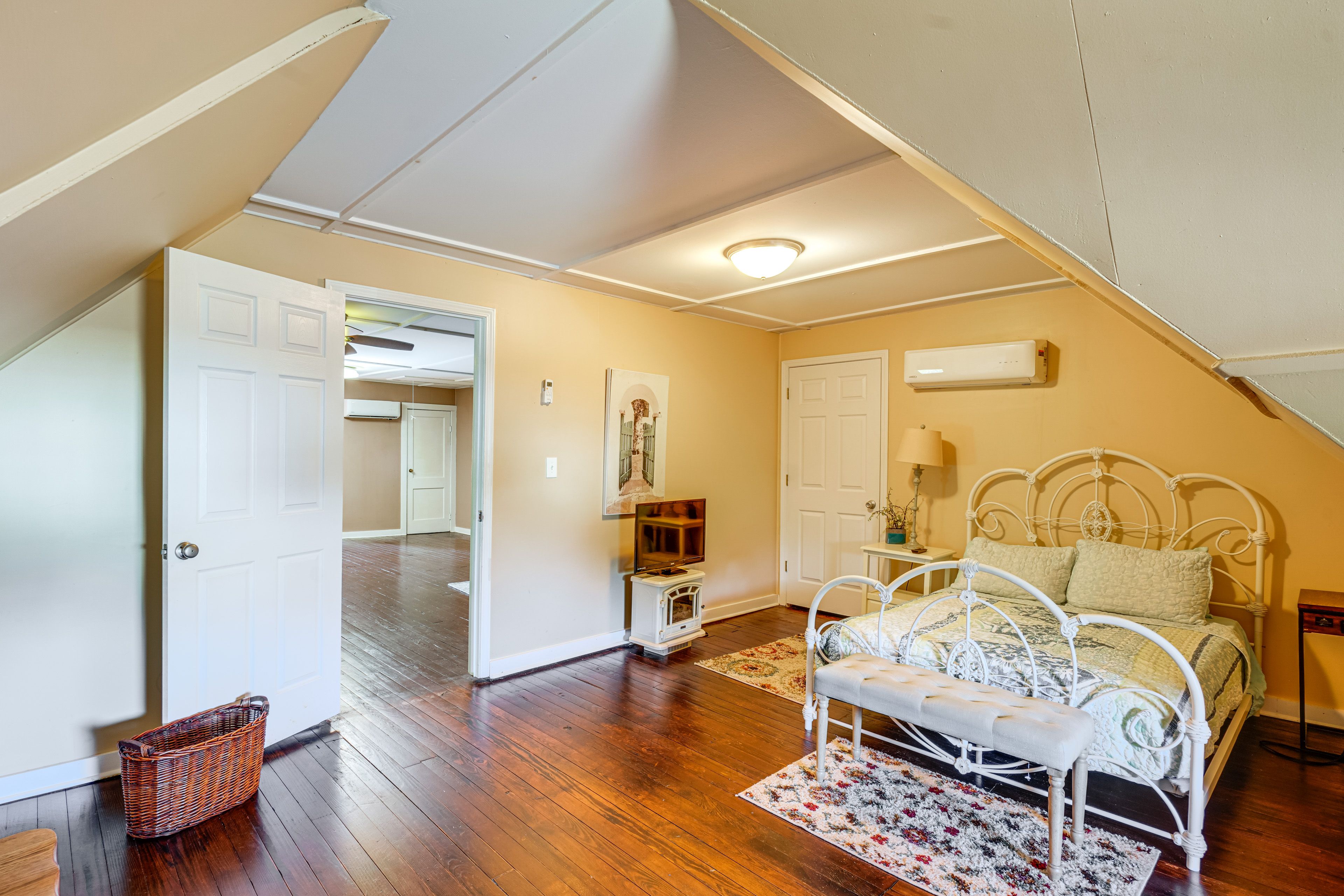 Bedroom 4 | Full Bed | 2nd Floor