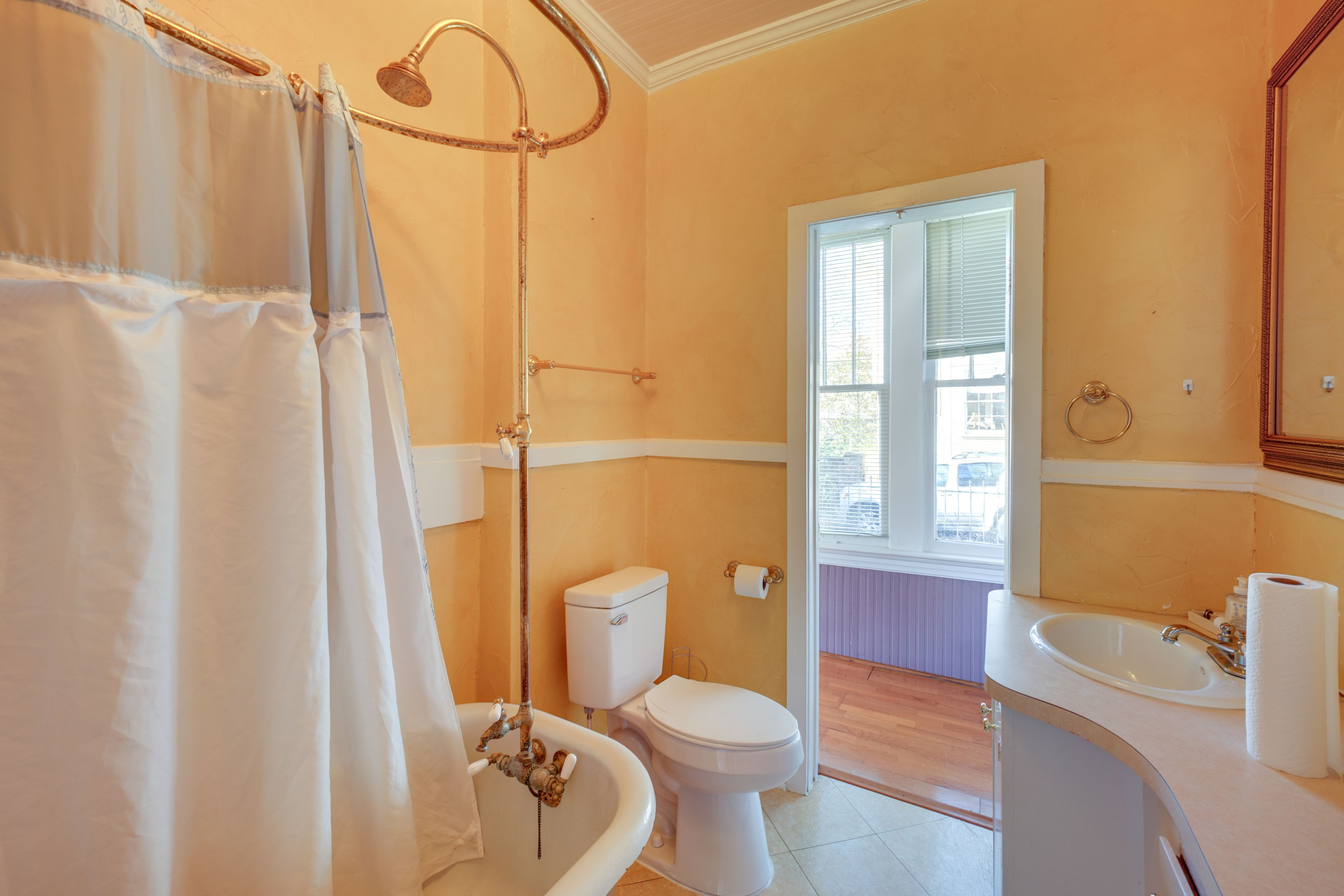 Full Bathroom | 1st Floor