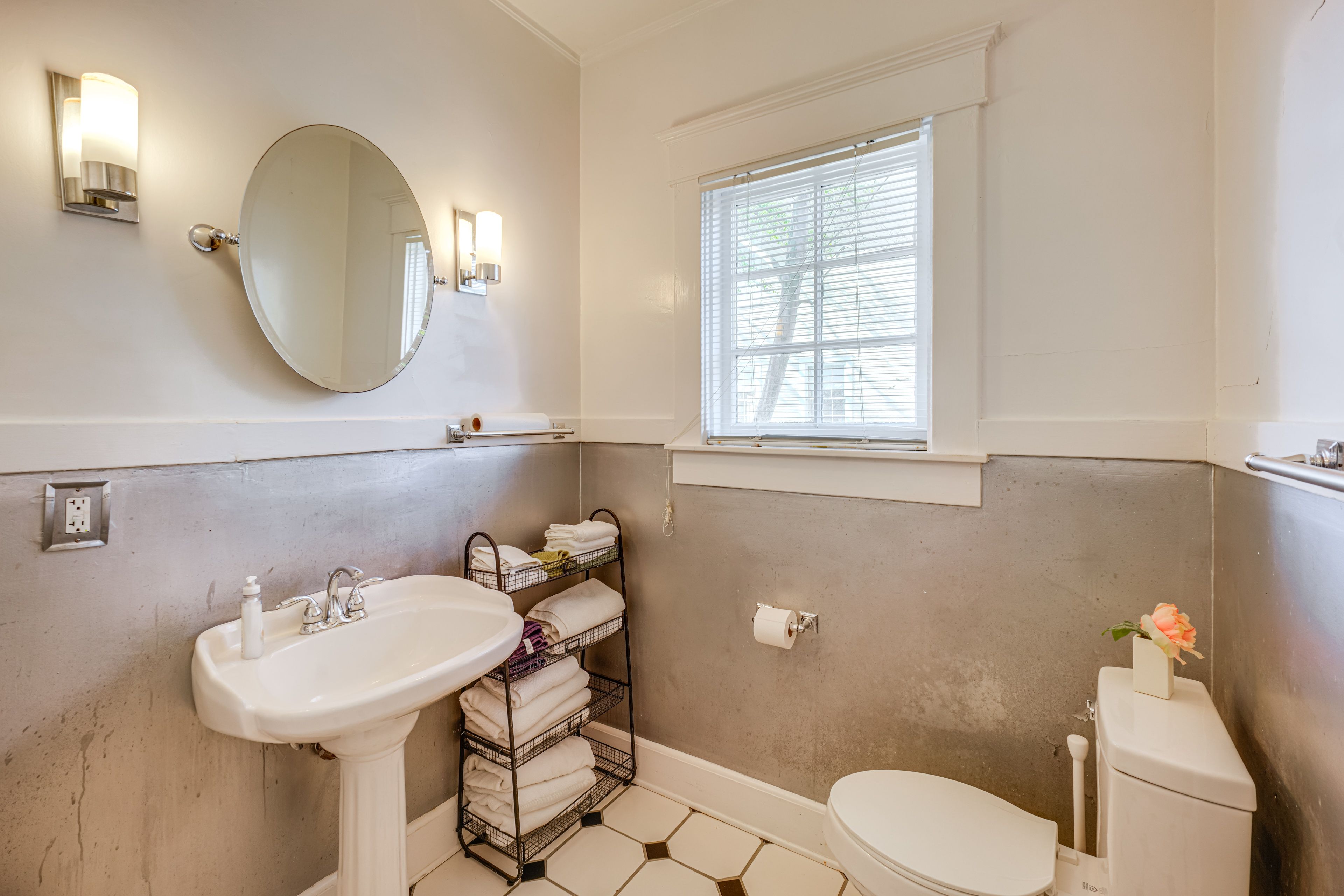 Full Bathroom | 1st Floor