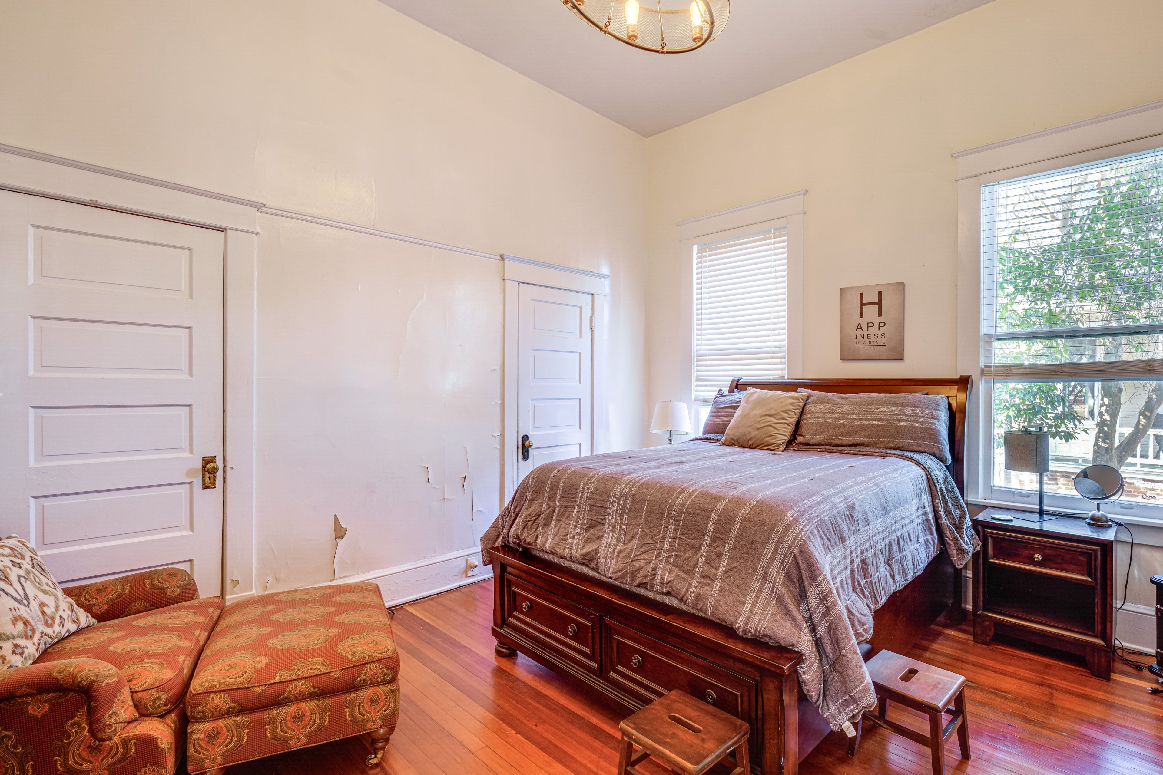 Bedroom 1 | Queen Bed | 1st Floor