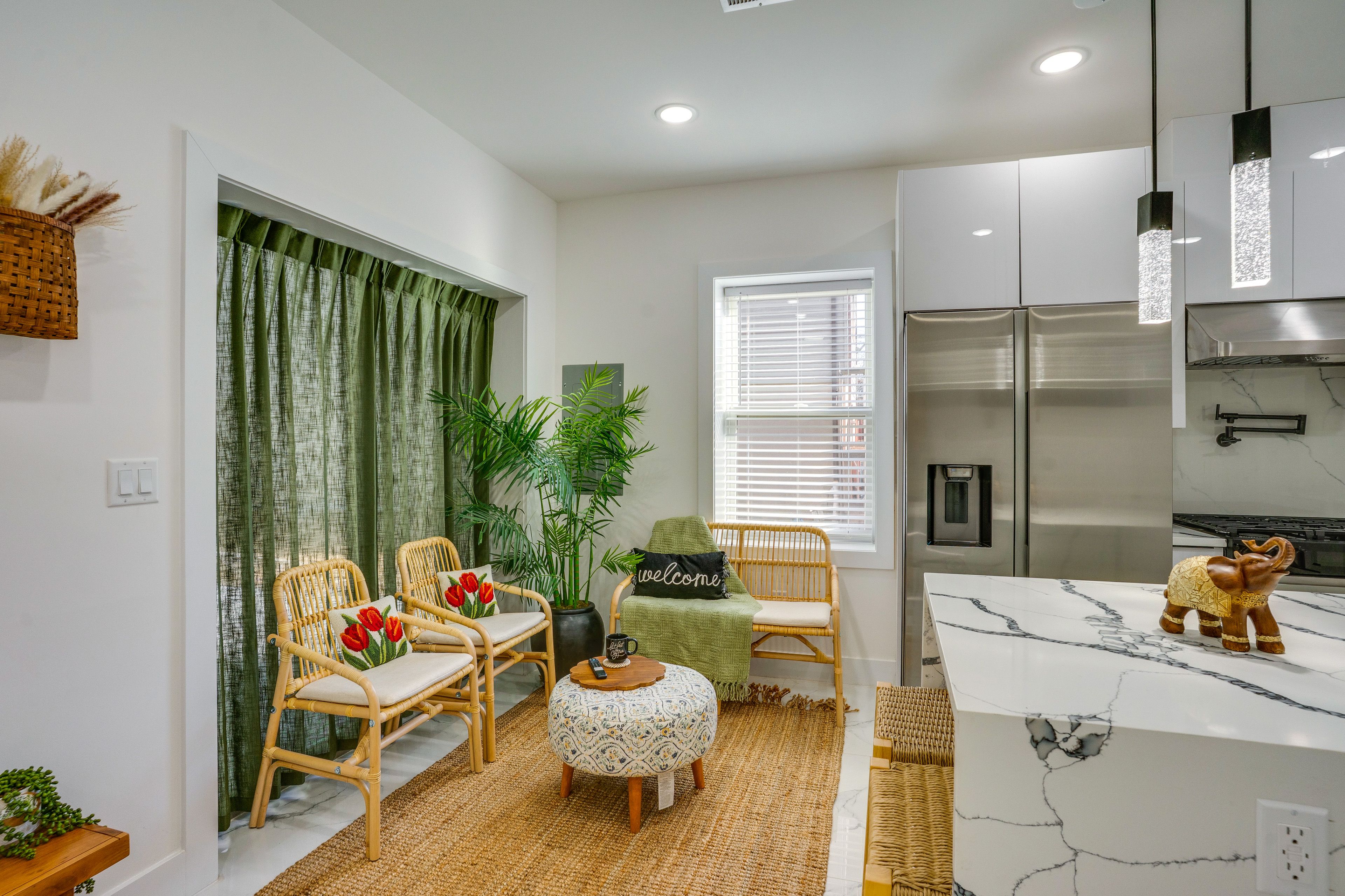 Sitting Area | Free WiFi | Central A/C | Smart TV