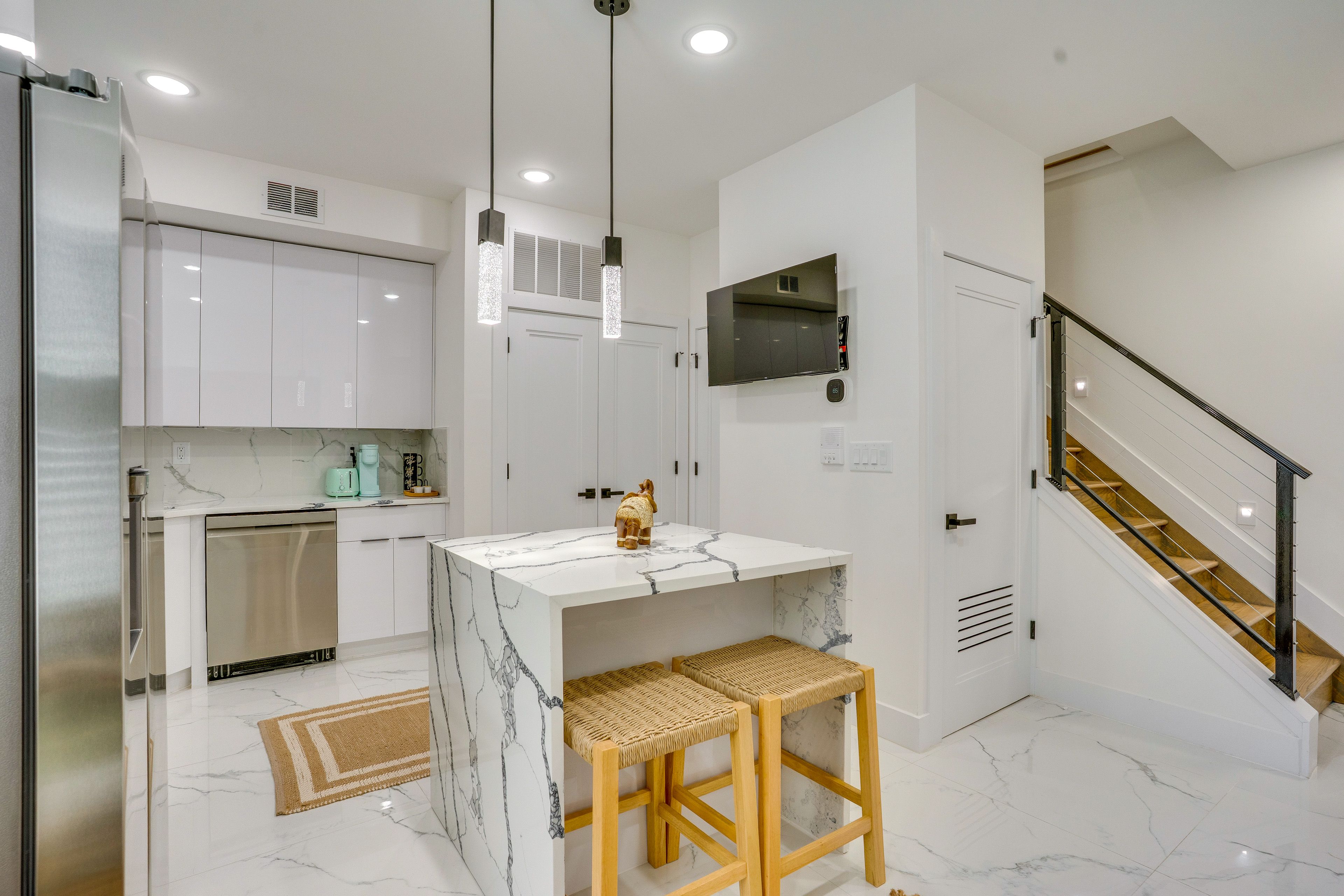 Sitting Area | Ground Level