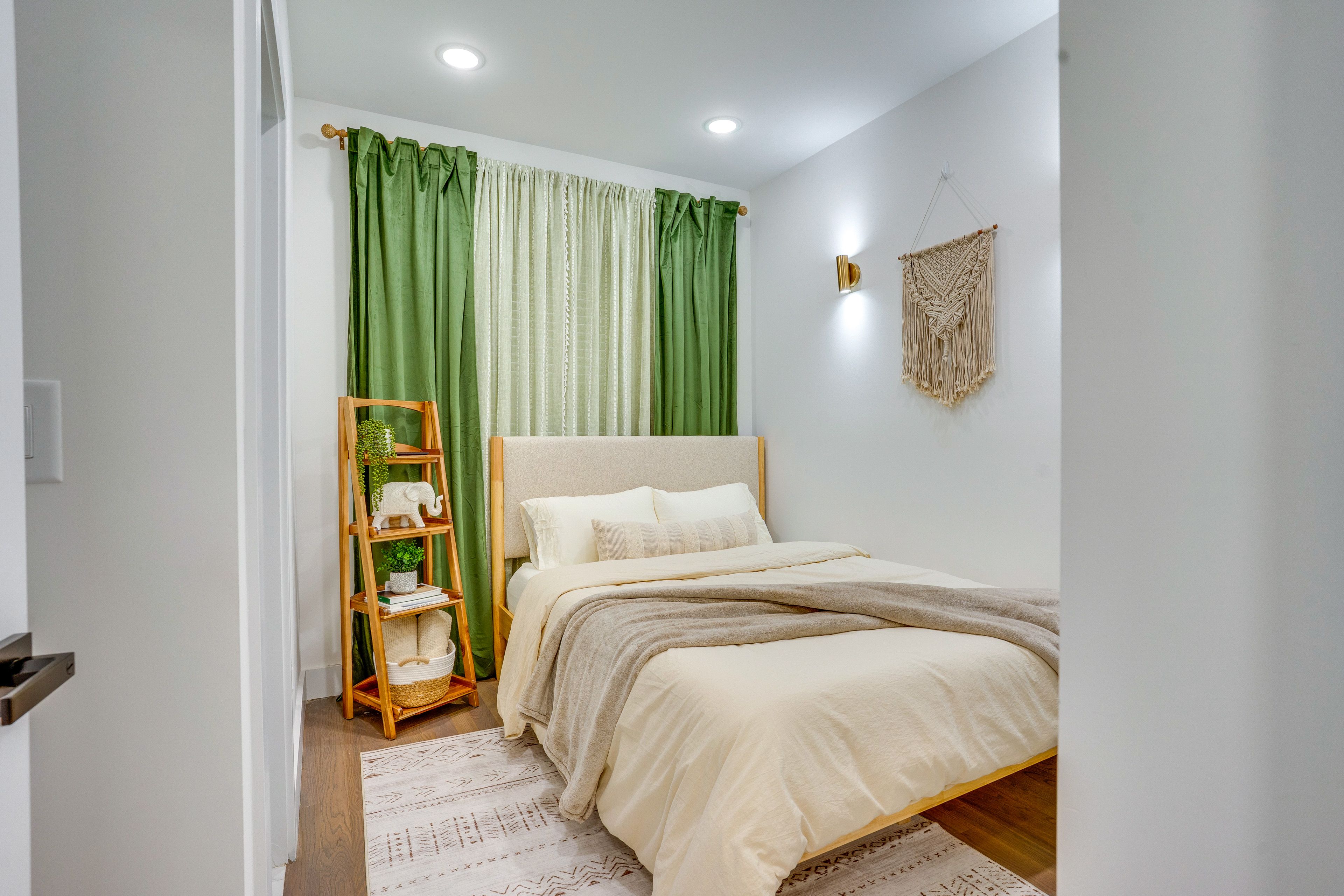 Bedroom 2 | Queen Bed | 2nd Level