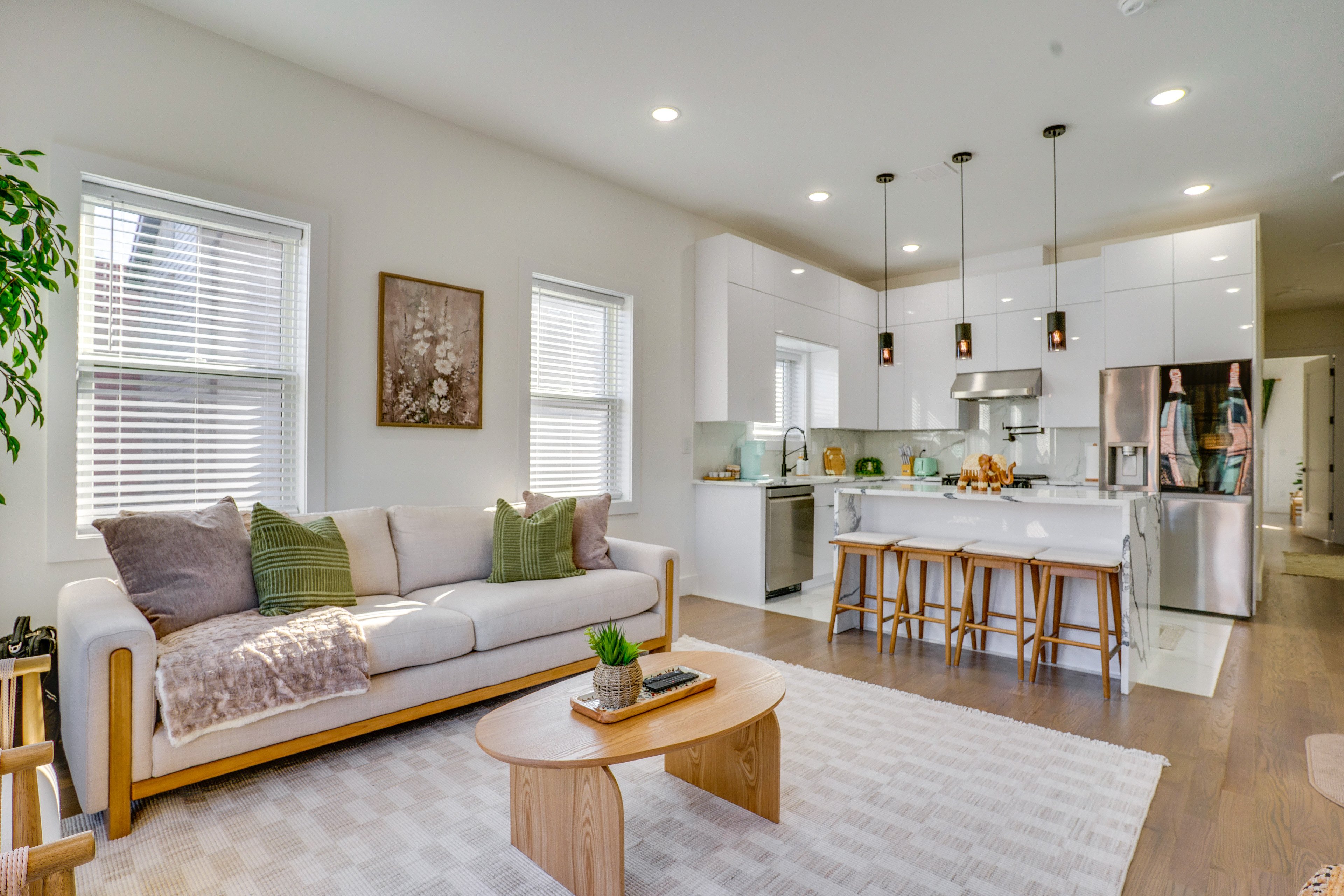 Living Room | Free WiFi | Central A/C | Smart TV