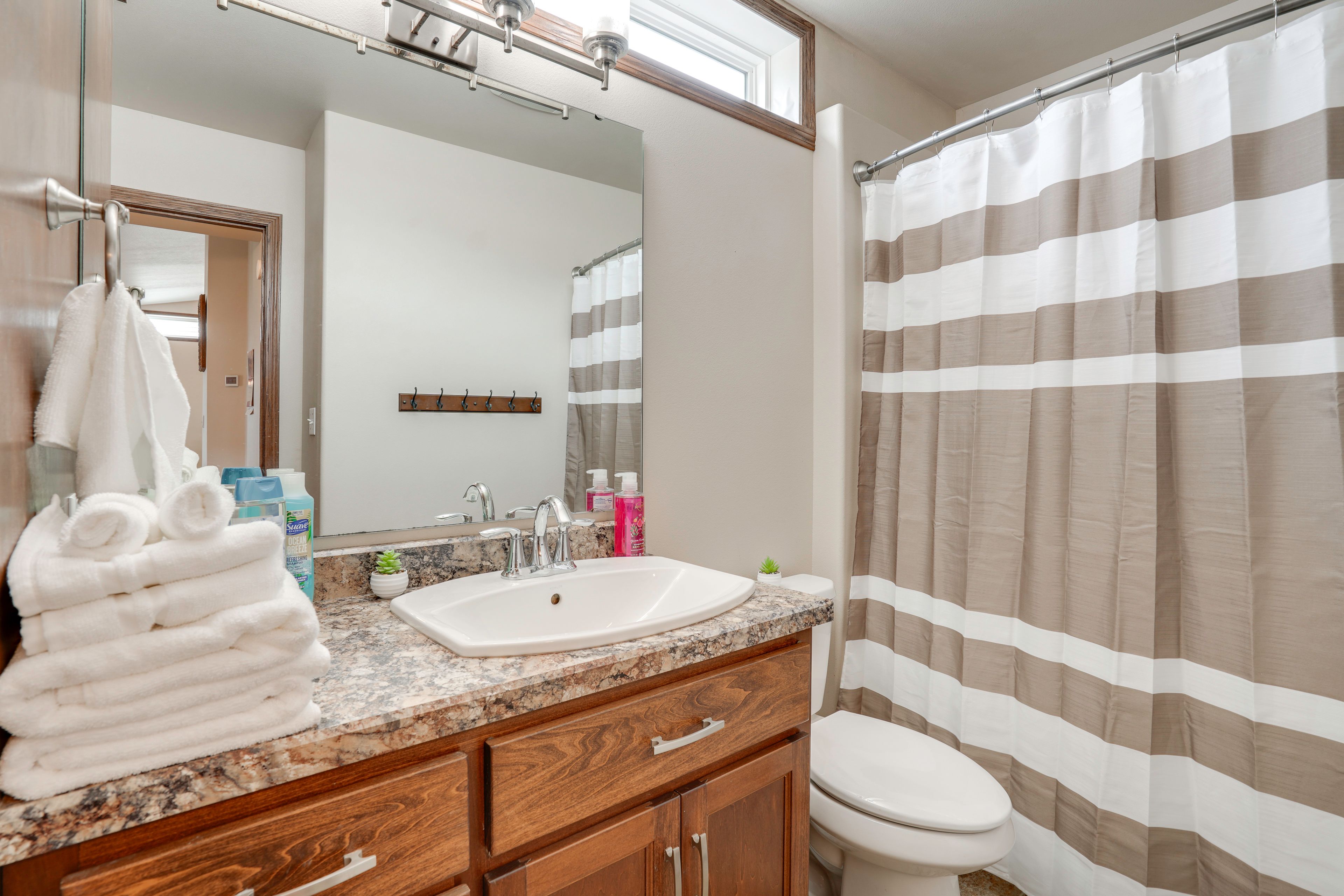 Full Bathroom | Upper Level