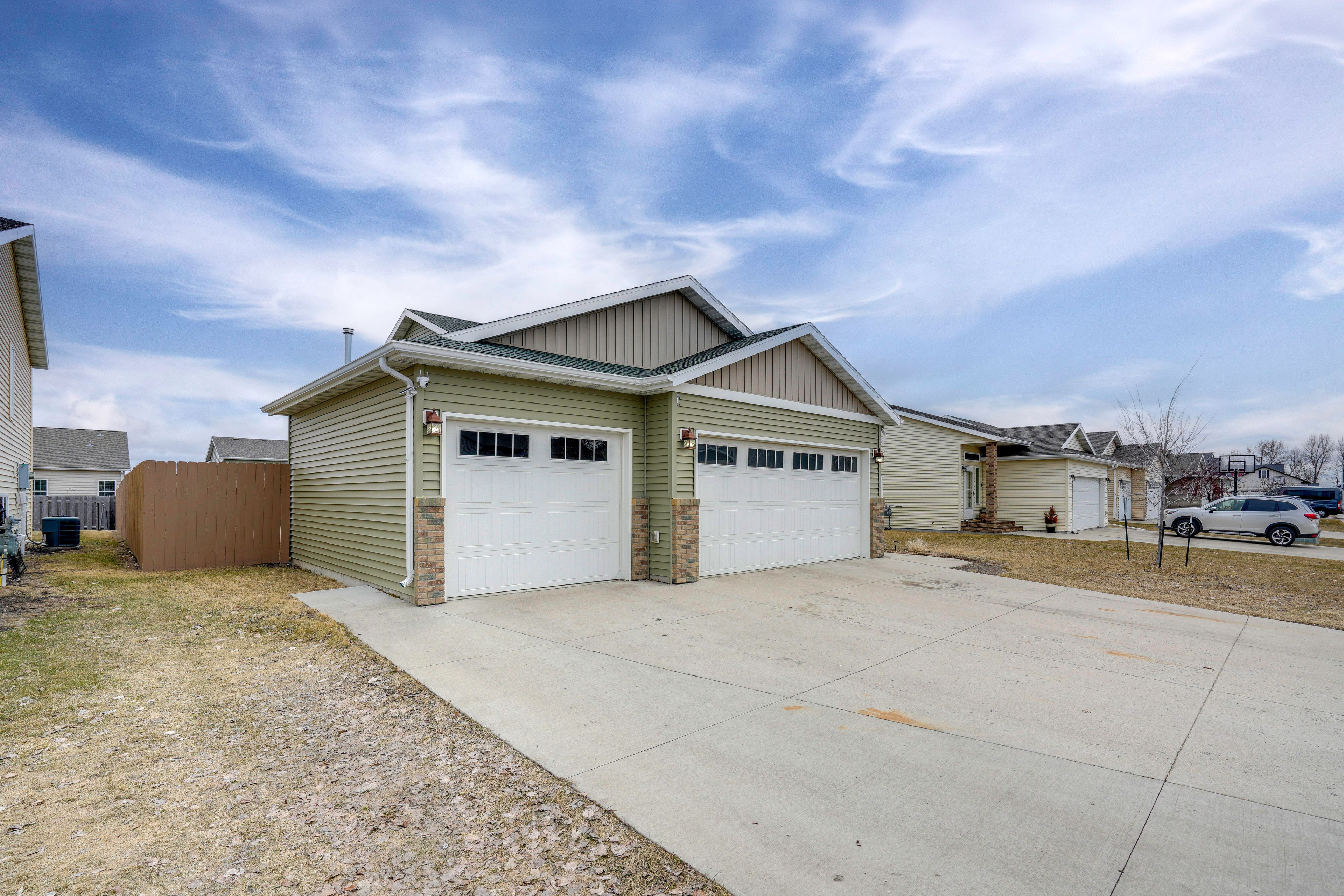 Parking | Driveway (2 Vehicles)