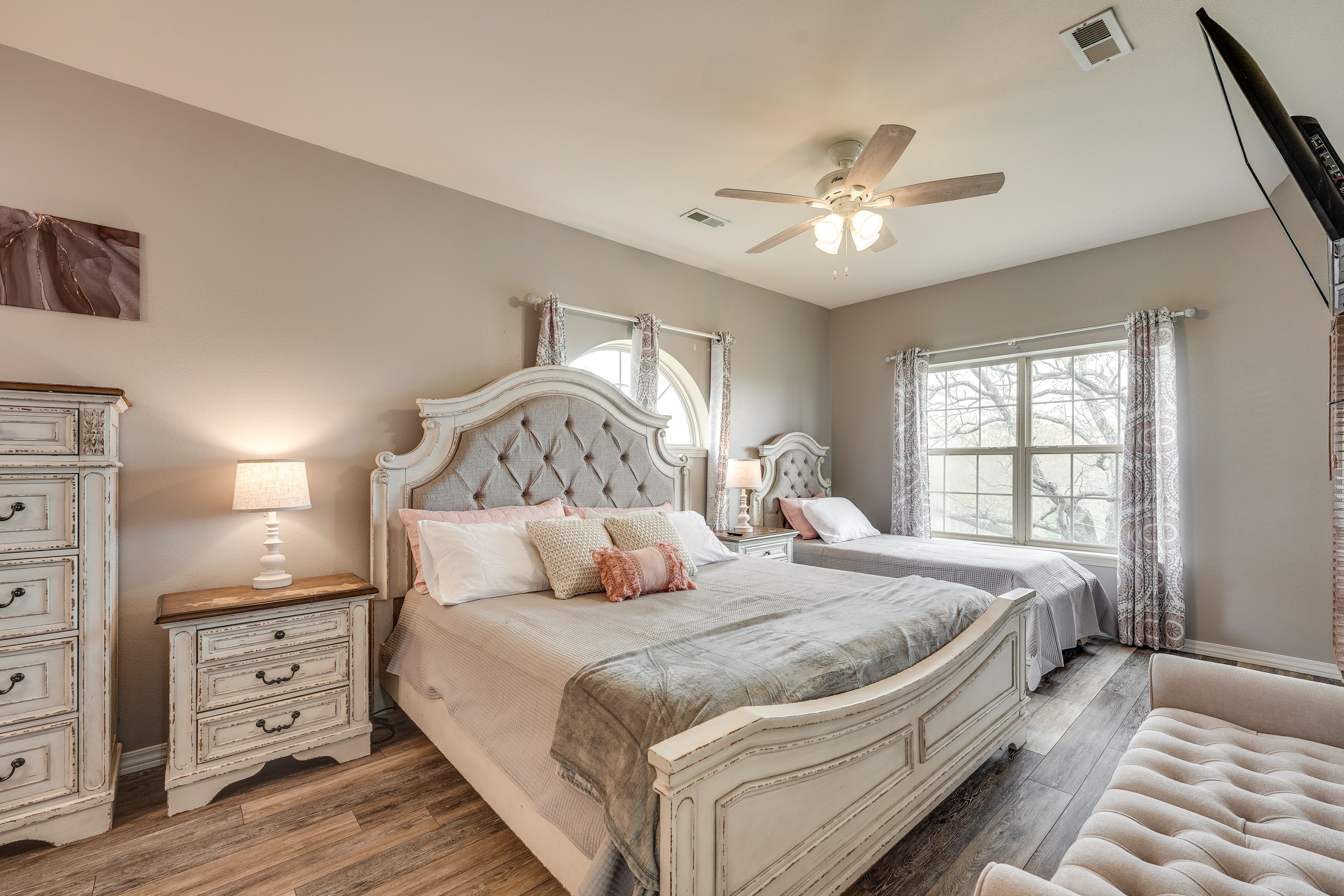 Bedroom 1 | King Bed | Twin Bed