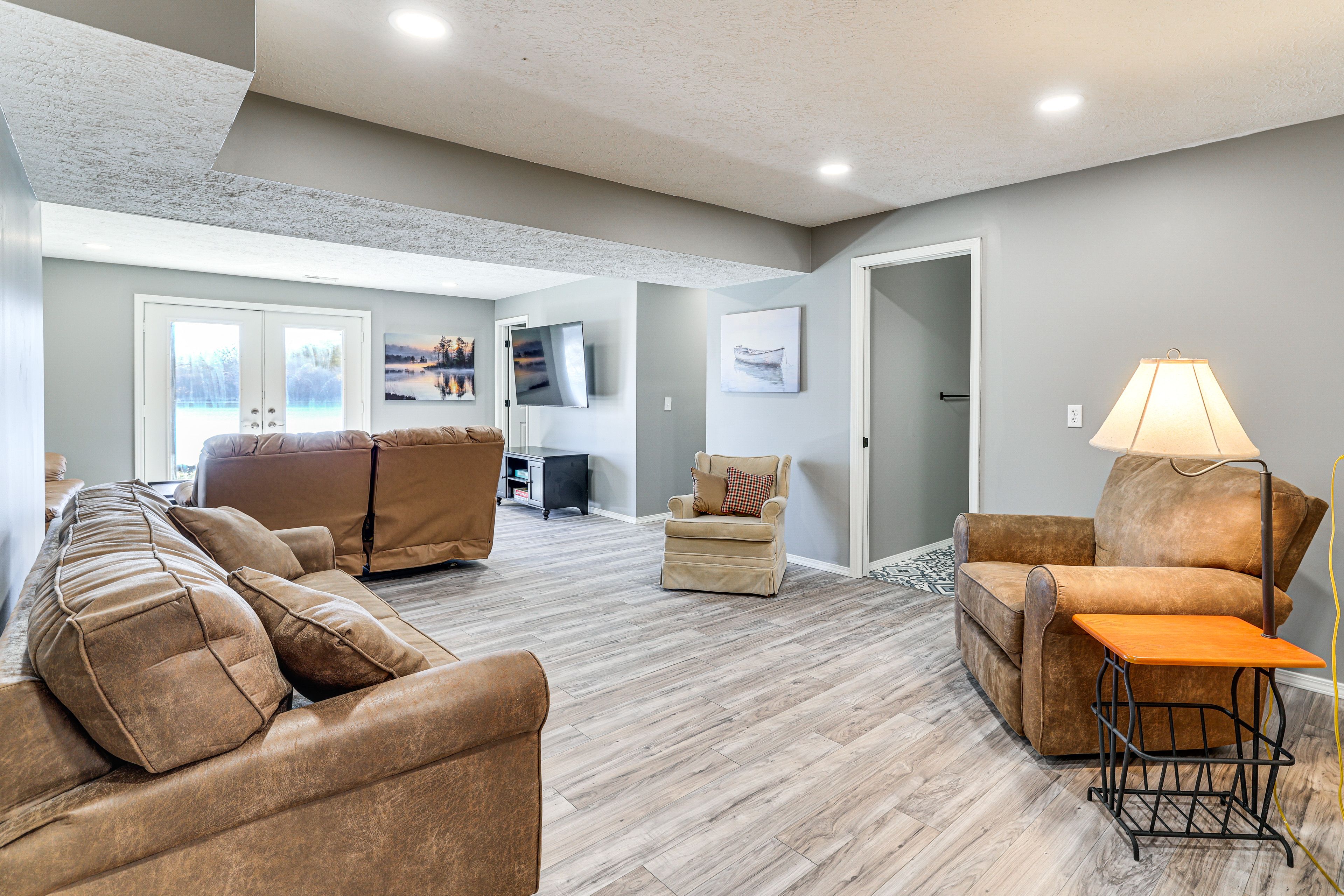 Lounge | Lower Level | Sleeper Sofa | Board Games